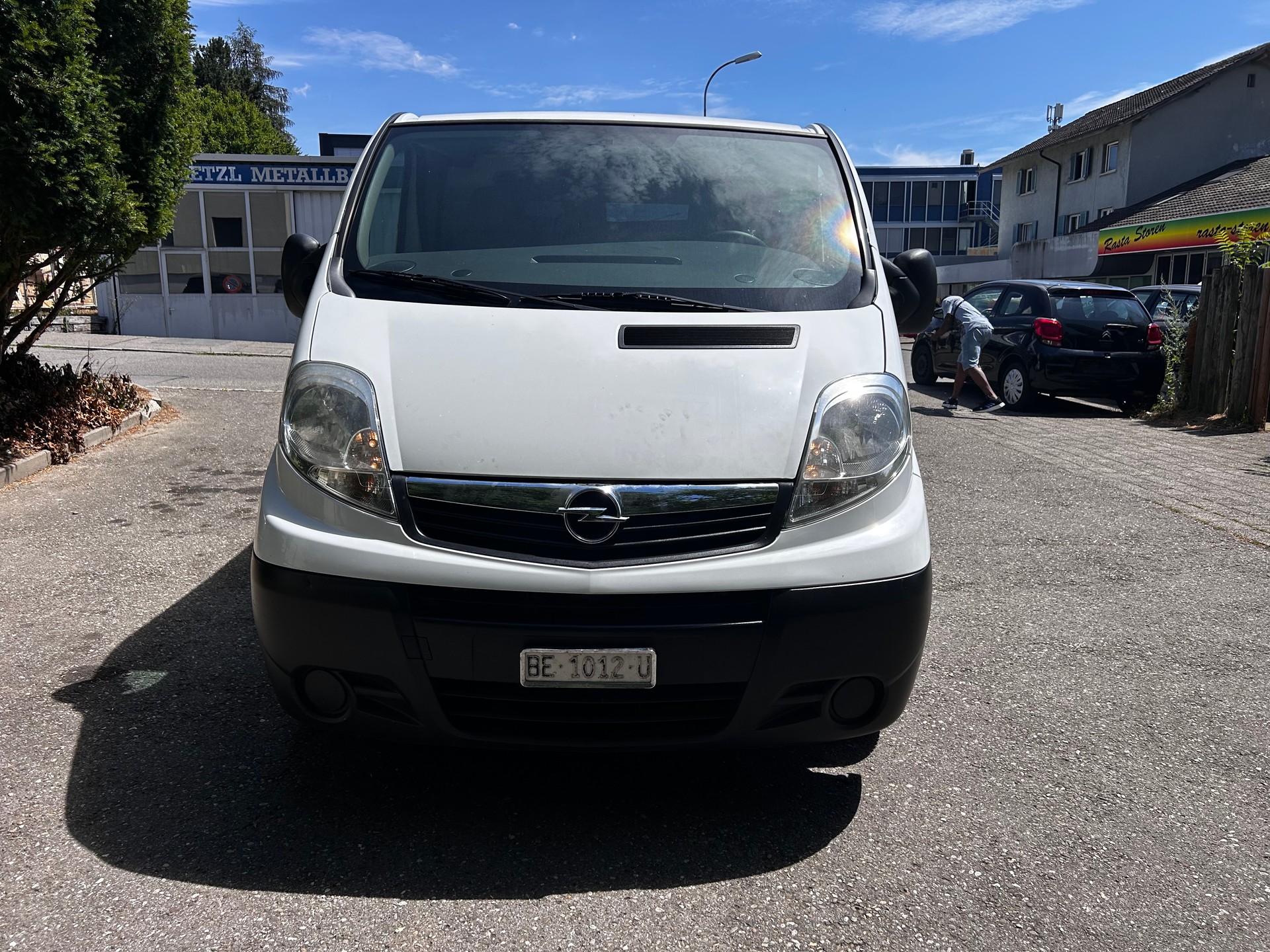 OPEL VIVARO-image-0
