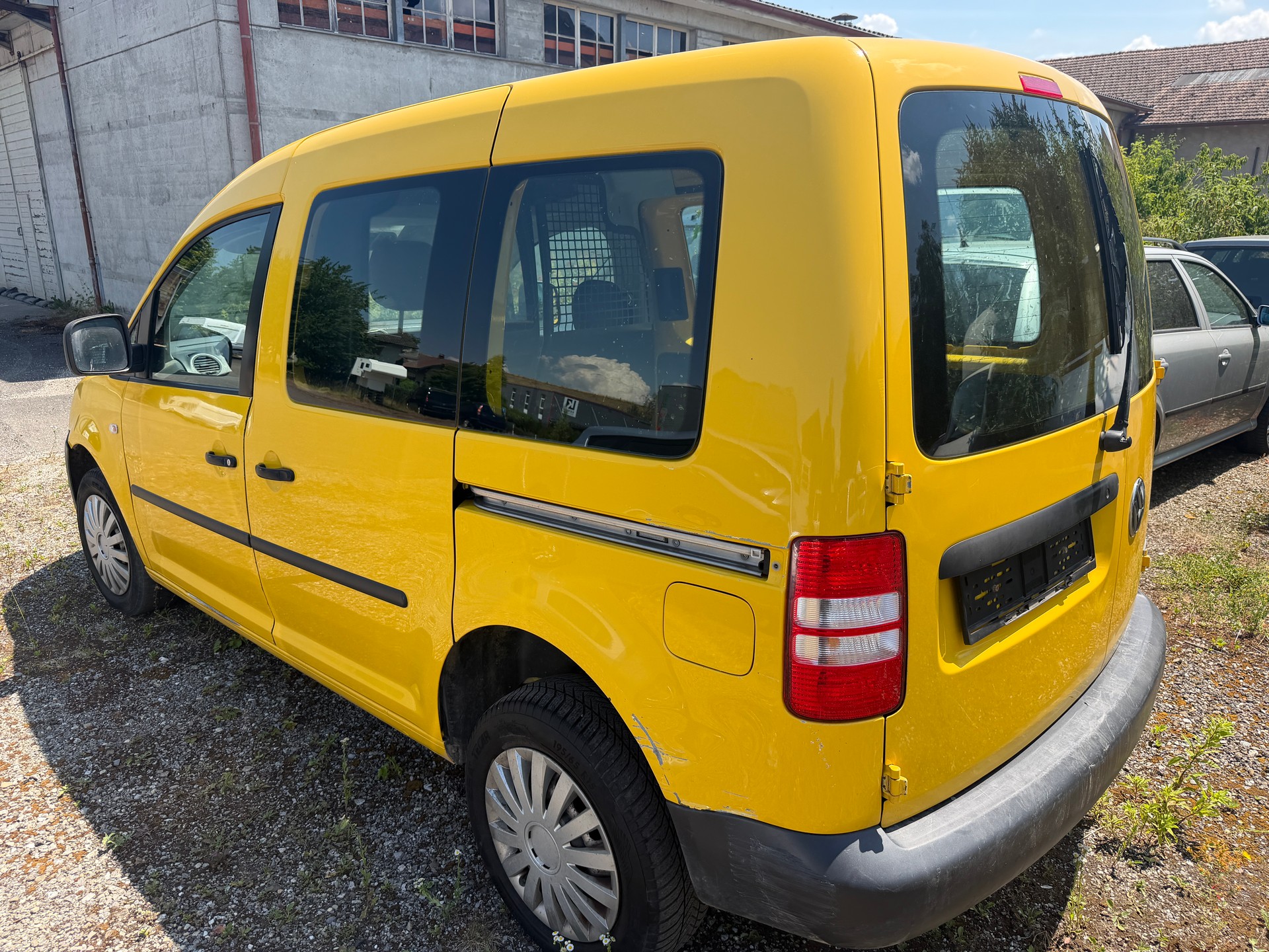VW Caddy 2.0 TDI 4Motion-image-3