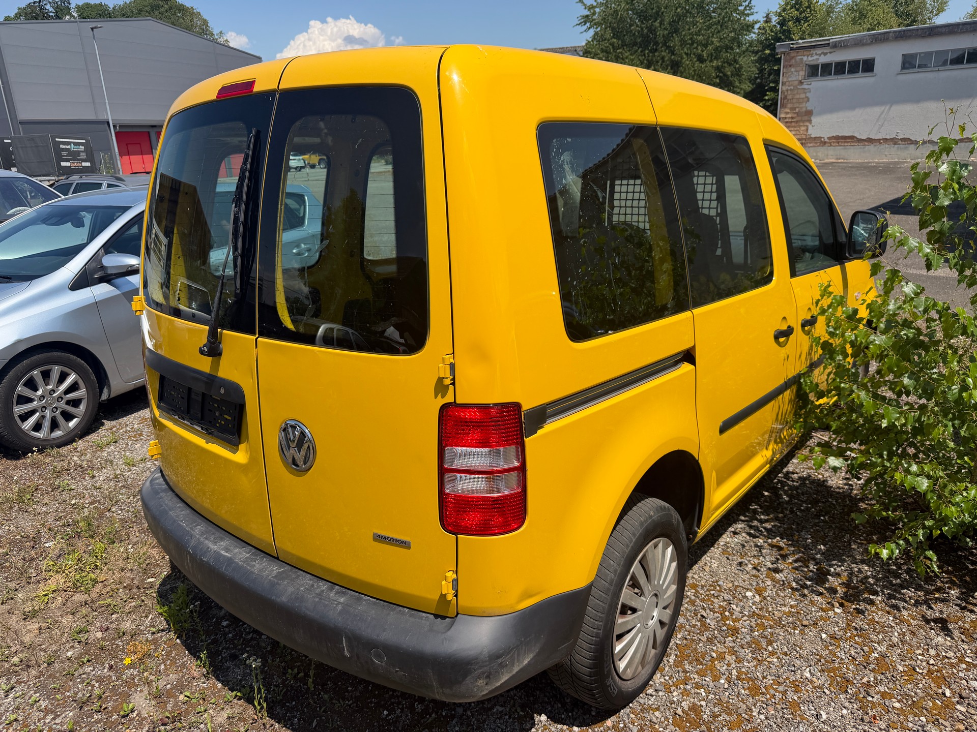 VW Caddy 2.0 TDI 4Motion-image-2