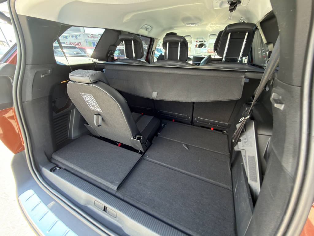 PEUGEOT 5008 1.2 PureTech Allure Pack-image-9