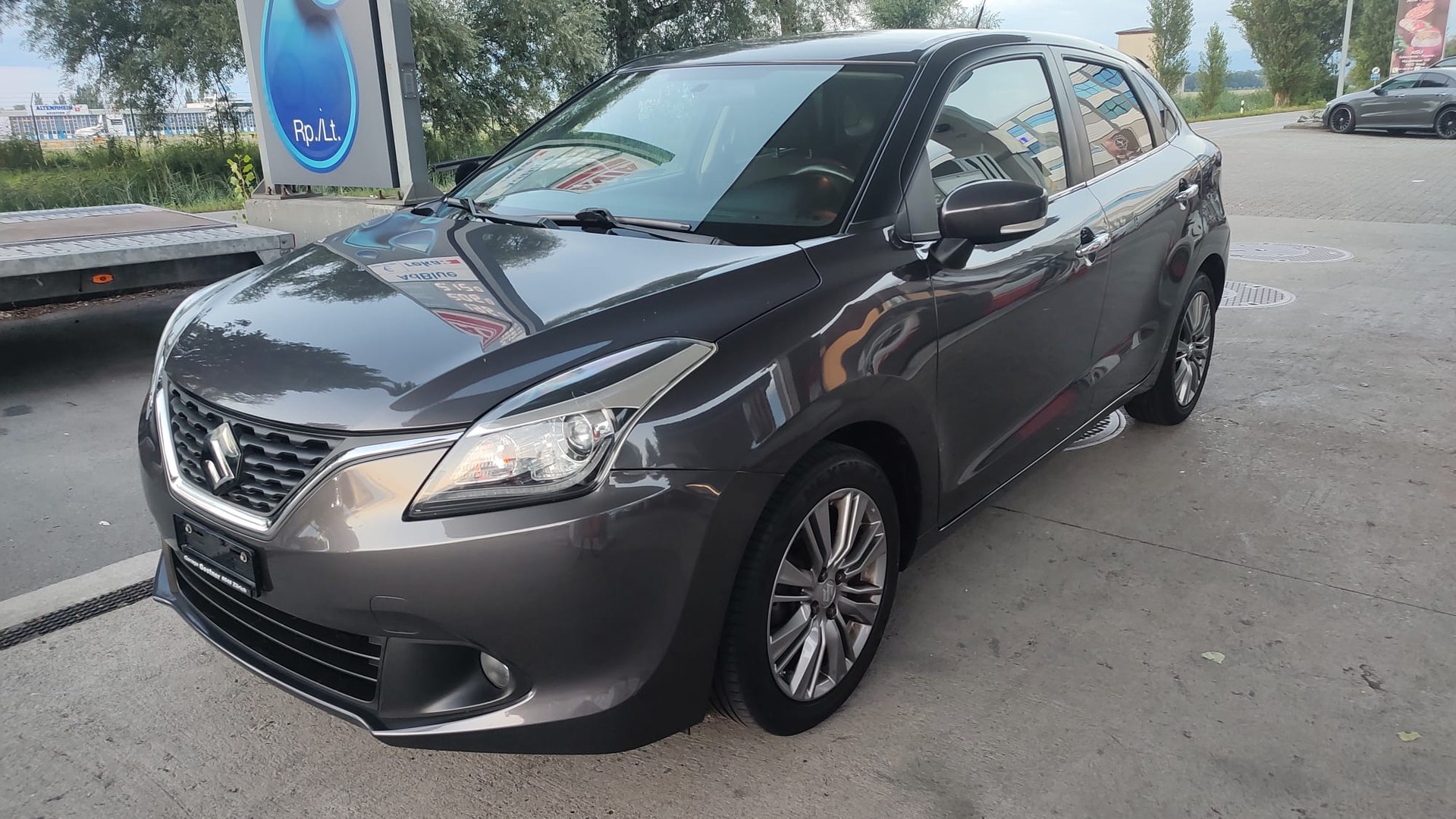 SUZUKI Baleno 1.2i Compact Top Hybrid-showroom-element-1