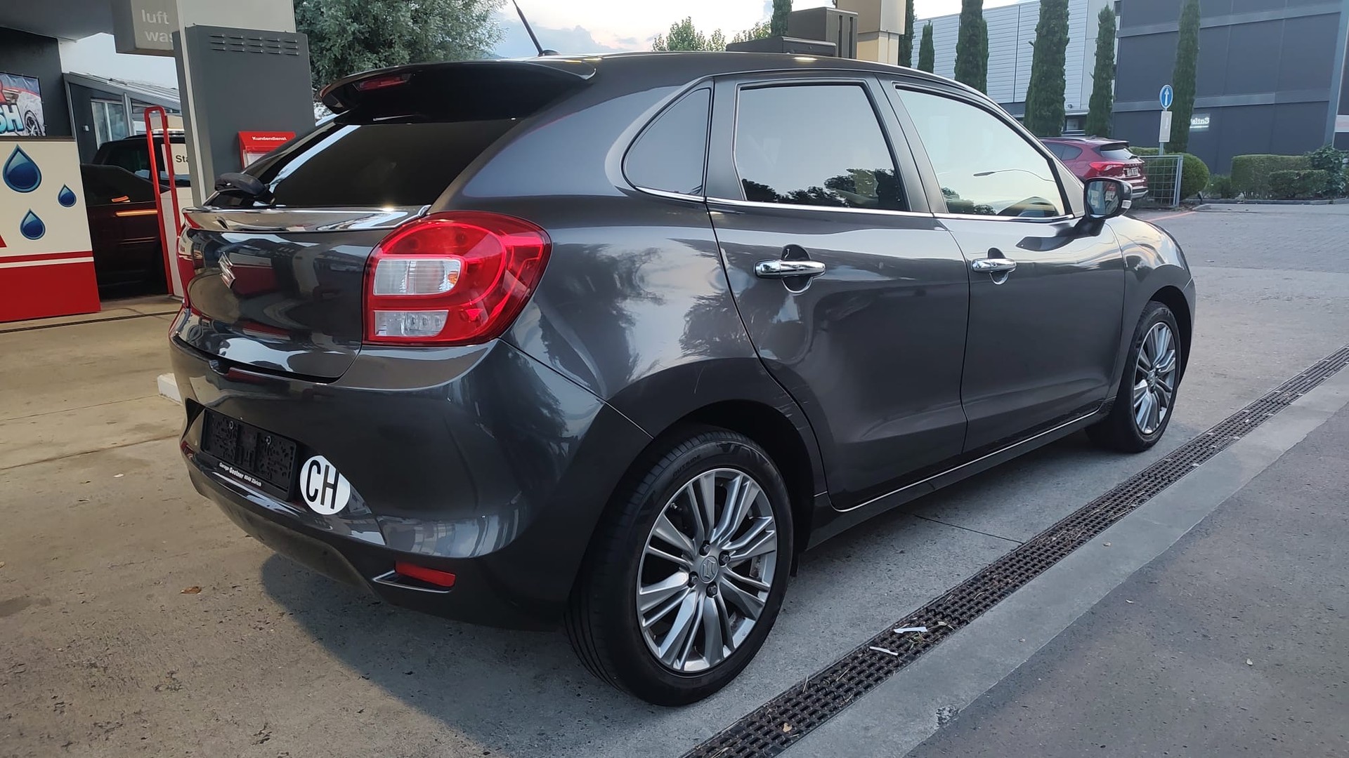 SUZUKI Baleno 1.2i Compact Top Hybrid-showroom-element-3