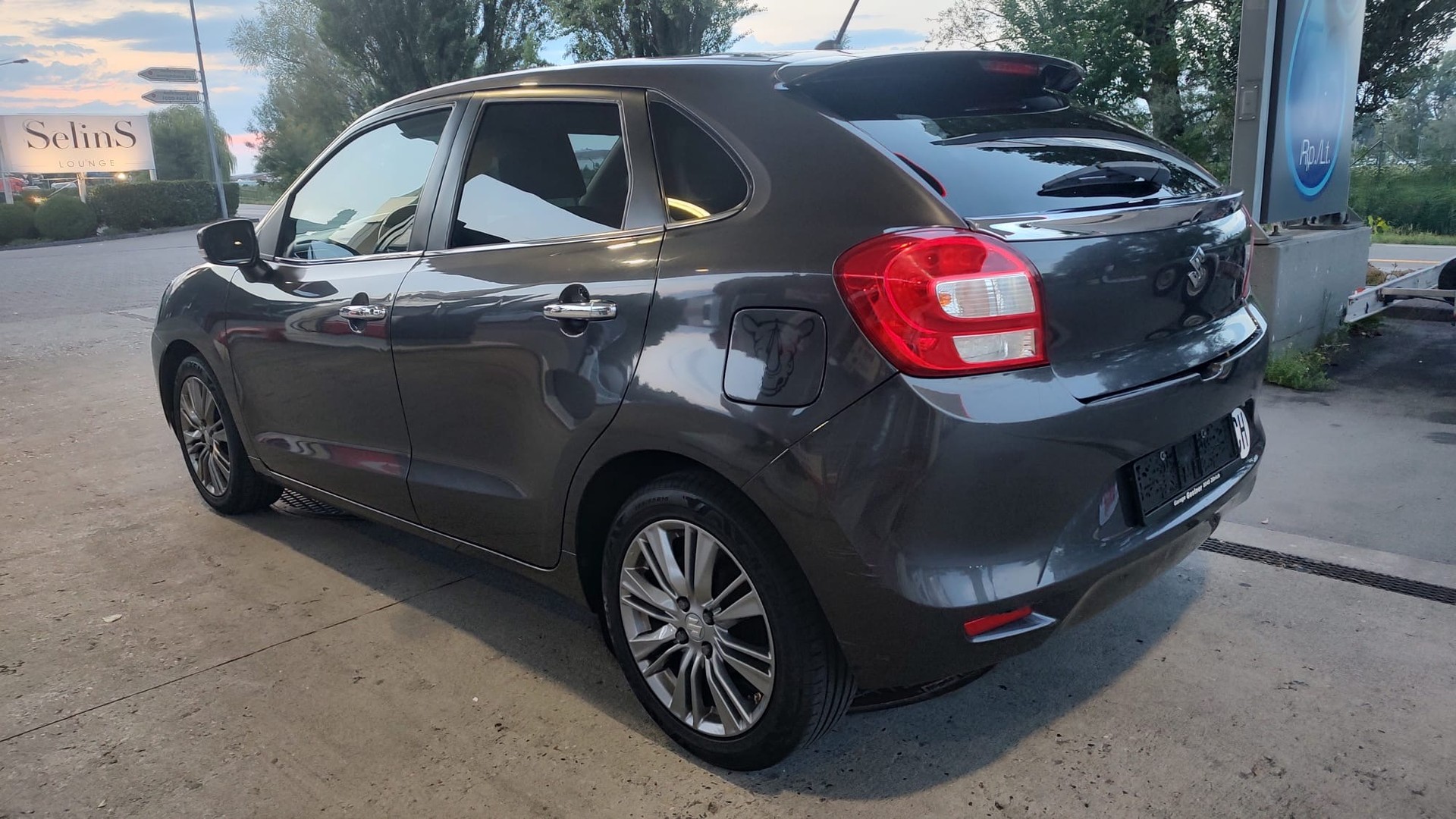 SUZUKI Baleno 1.2i Compact Top Hybrid-showroom-element-2