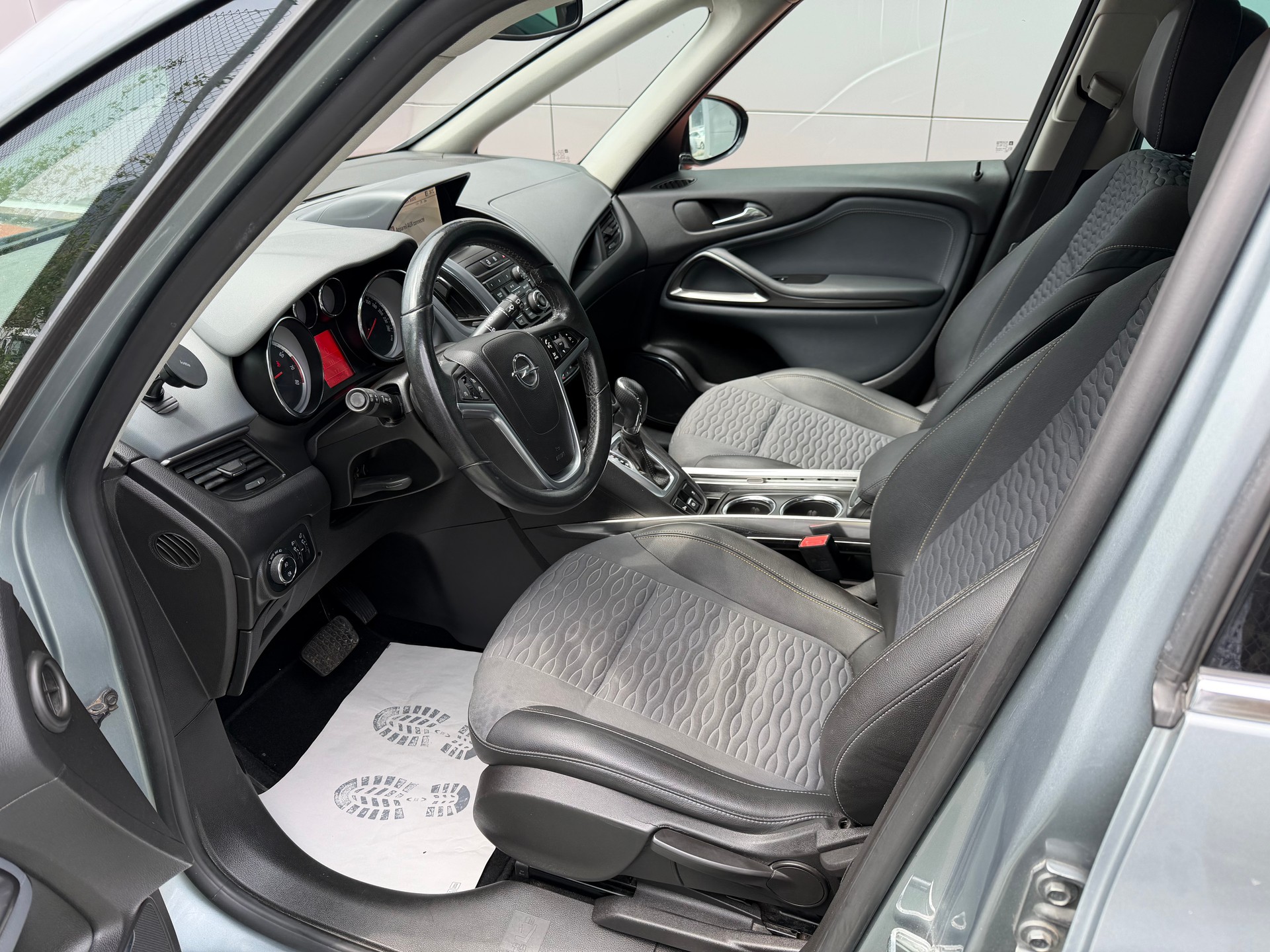 OPEL Zafira Tourer 1.6i 16V Turbo Active Ed. Aut.-image-9