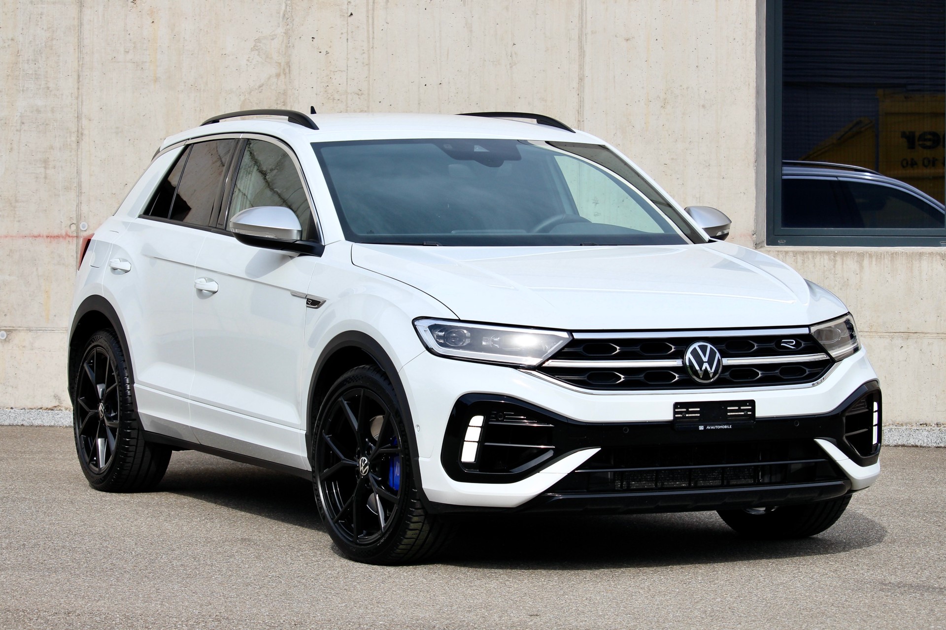 VW T-Roc 2.0 TSI R DSG 4Motion 300PS *FACELIFT *AKRAPOVIC AUSPUFFANLAGE *19" ALURÄDER-image-0