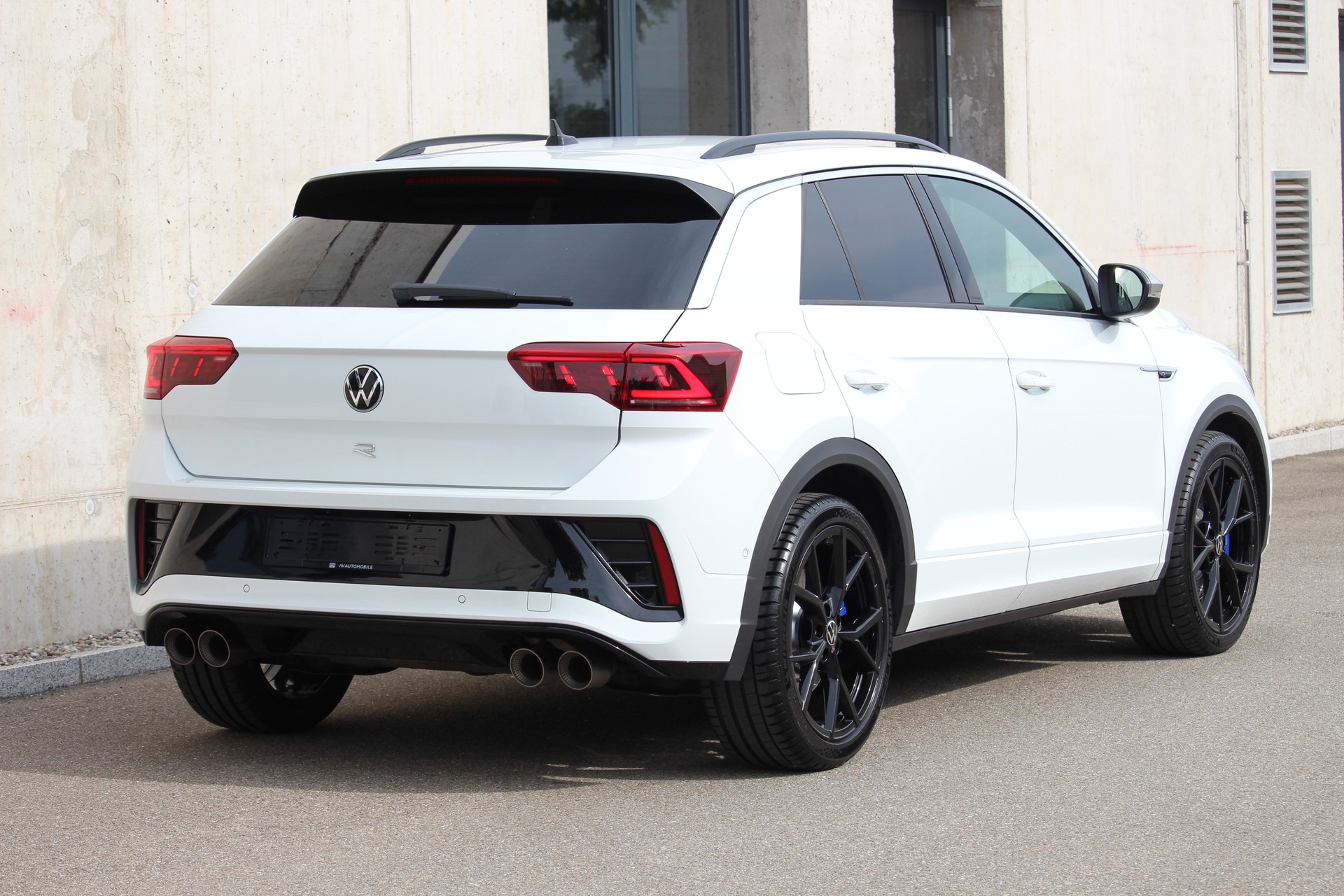 VW T-Roc 2.0 TSI R DSG 4Motion 300PS *FACELIFT *AKRAPOVIC AUSPUFFANLAGE *19" ALURÄDER-image-2