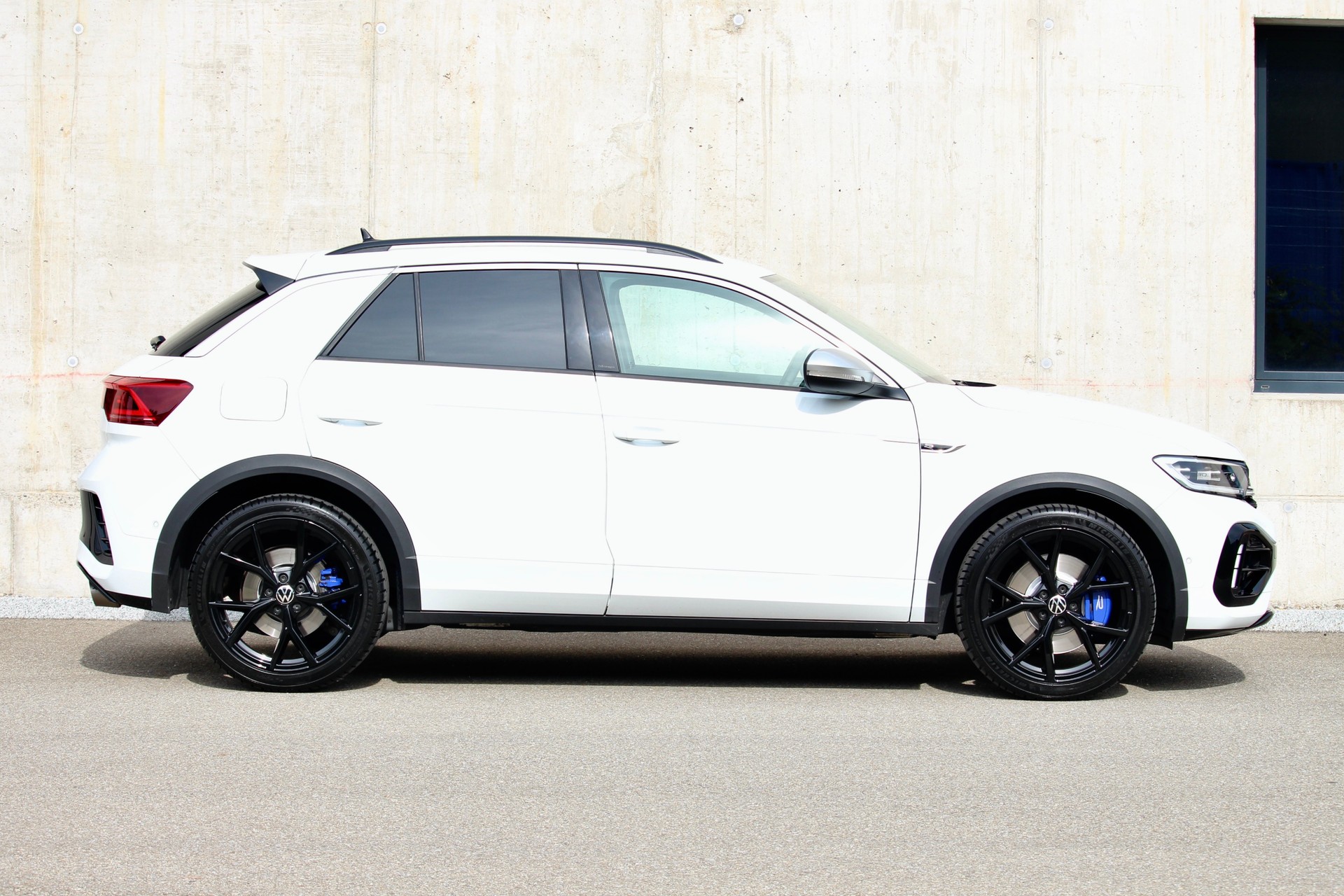 VW T-Roc 2.0 TSI R DSG 4Motion 300PS *FACELIFT *AKRAPOVIC AUSPUFFANLAGE *19" ALURÄDER-image-1