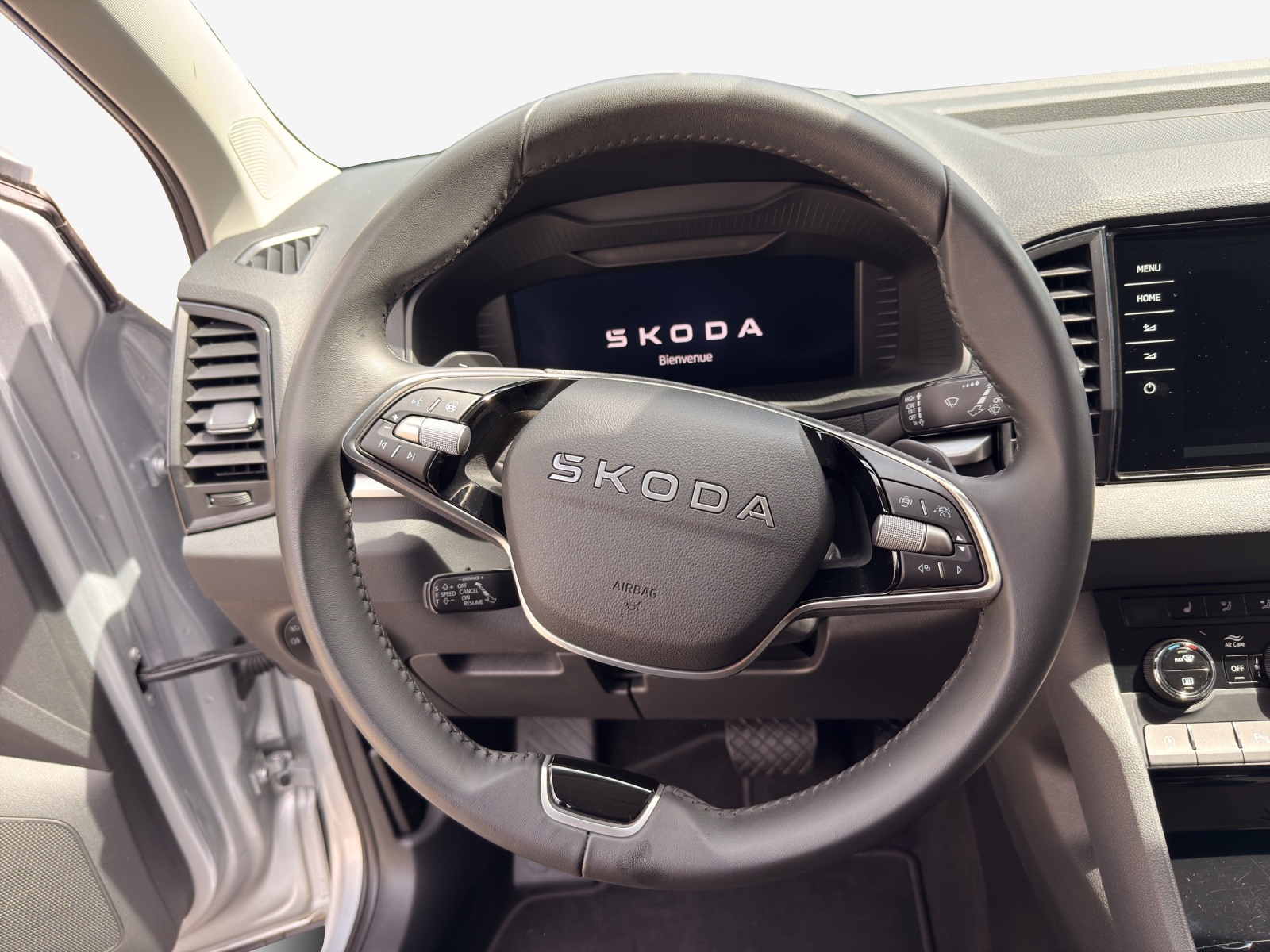 SKODA Karoq 2.0 TDI CR Selection 4x4 DSG-image-9