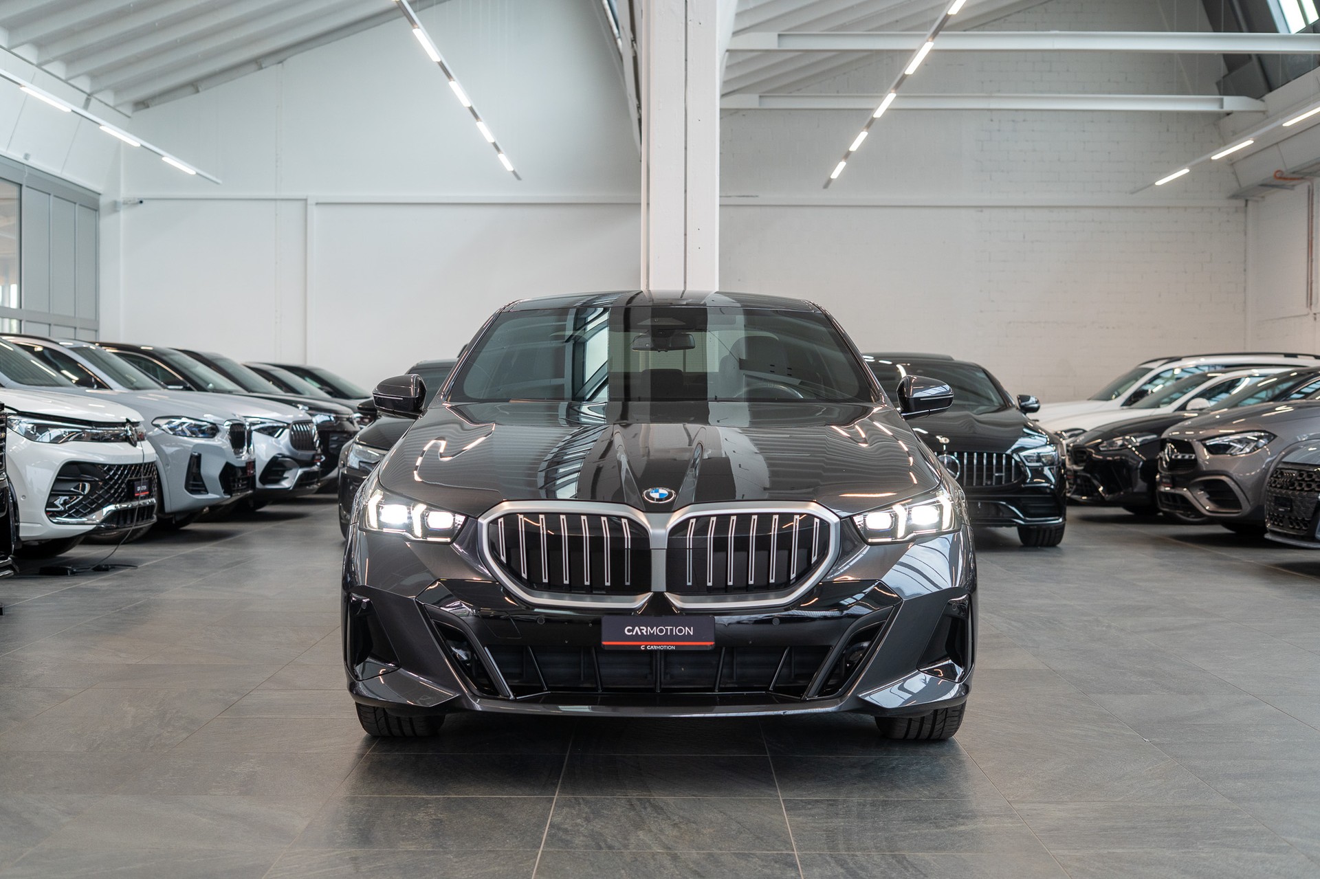 BMW 520d M Sport / Harman/Kardon / Rückfahrkamera / Ambientebeleuchtung-image-1