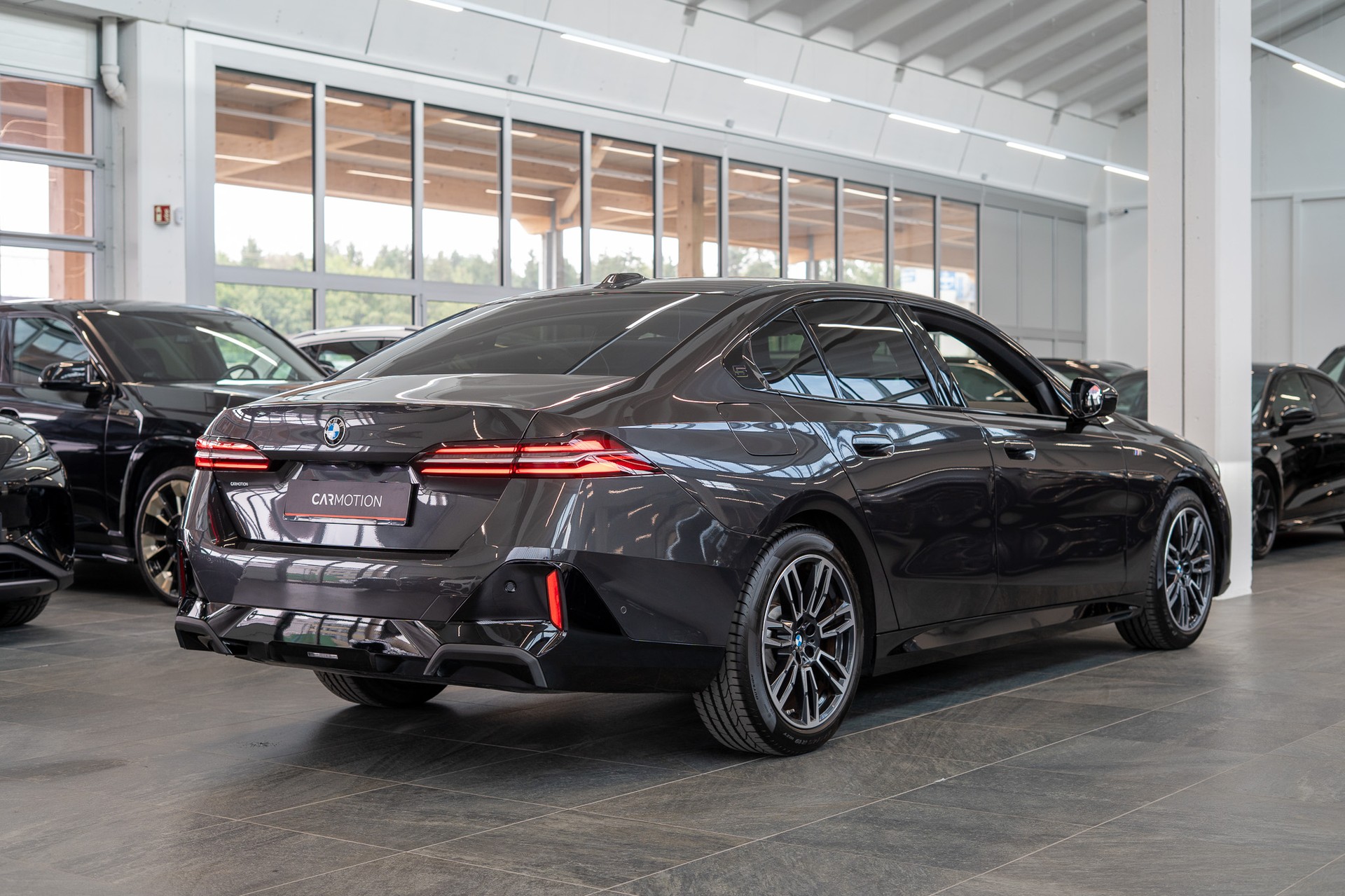 BMW 520d M Sport / Harman/Kardon / Rückfahrkamera / Ambientebeleuchtung-image-3