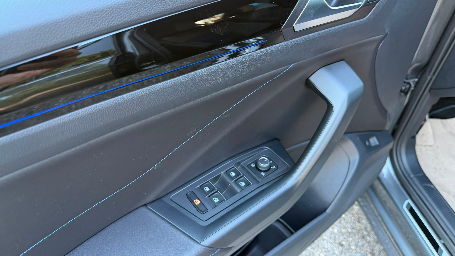 VW T-Roc 2.0 TSI R DSG 4Motion-image-18