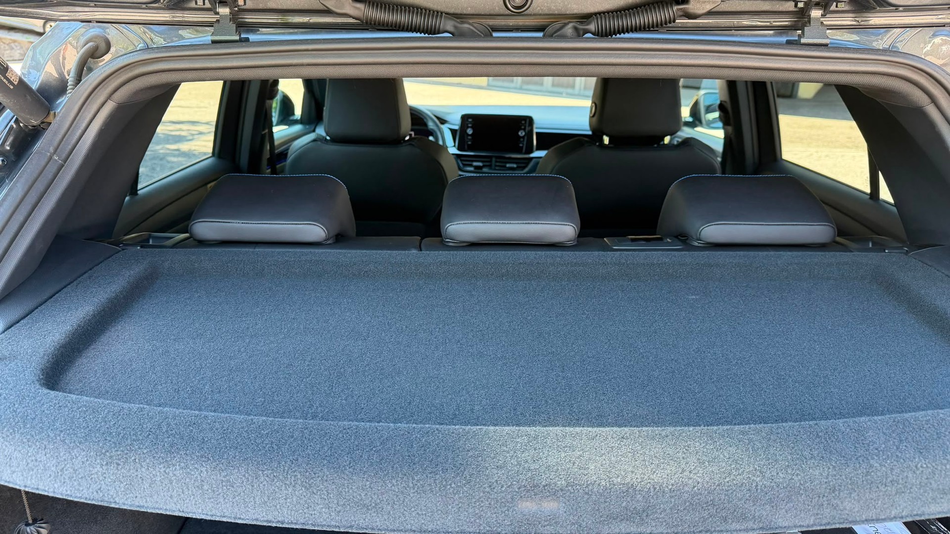 VW T-Roc 2.0 TSI R DSG 4Motion-image-24