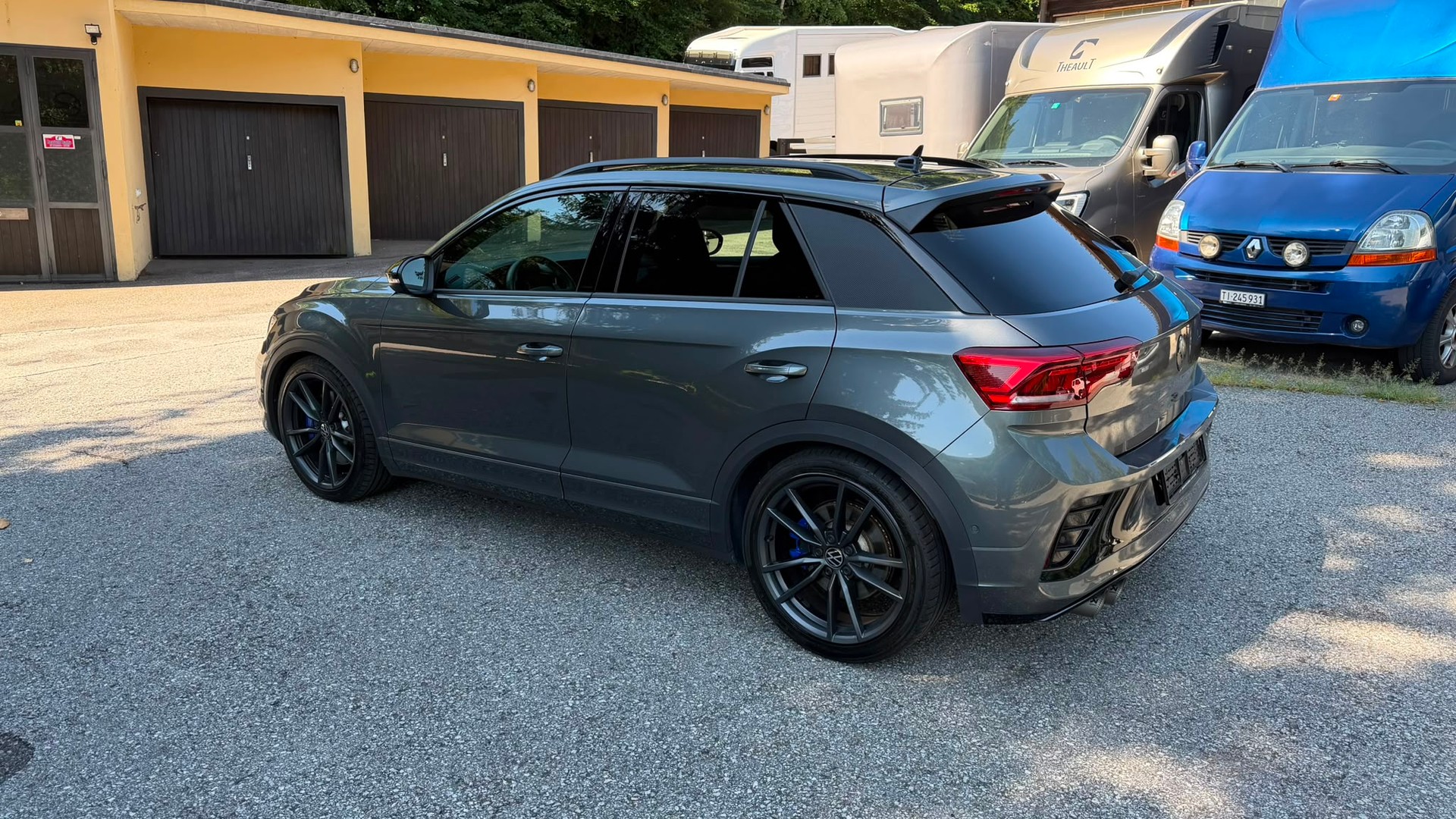 VW T-Roc 2.0 TSI R DSG 4Motion-image-4