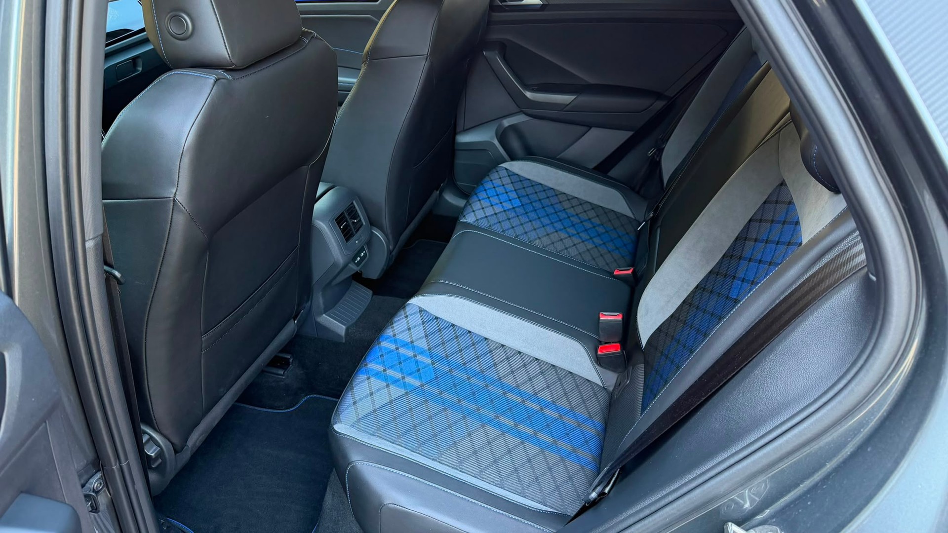 VW T-Roc 2.0 TSI R DSG 4Motion-image-20