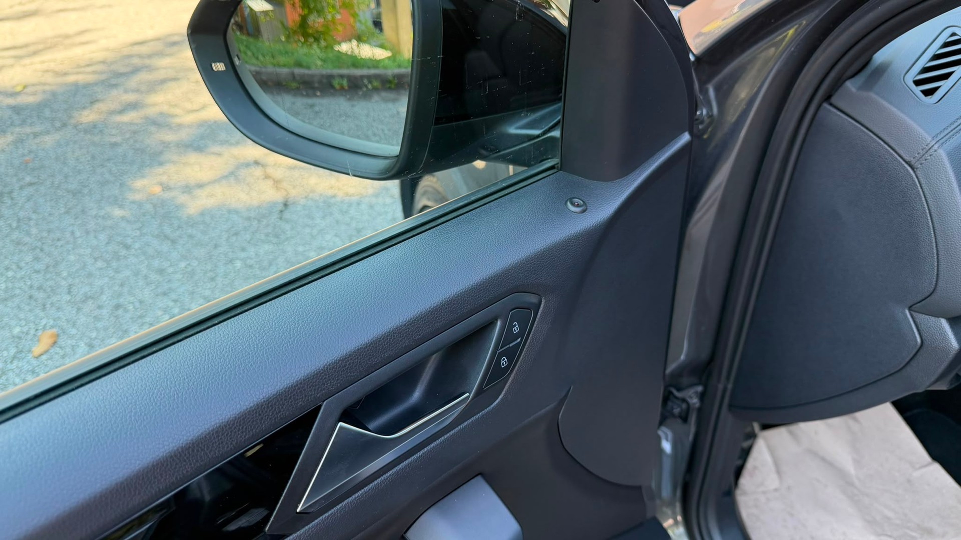 VW T-Roc 2.0 TSI R DSG 4Motion-image-17
