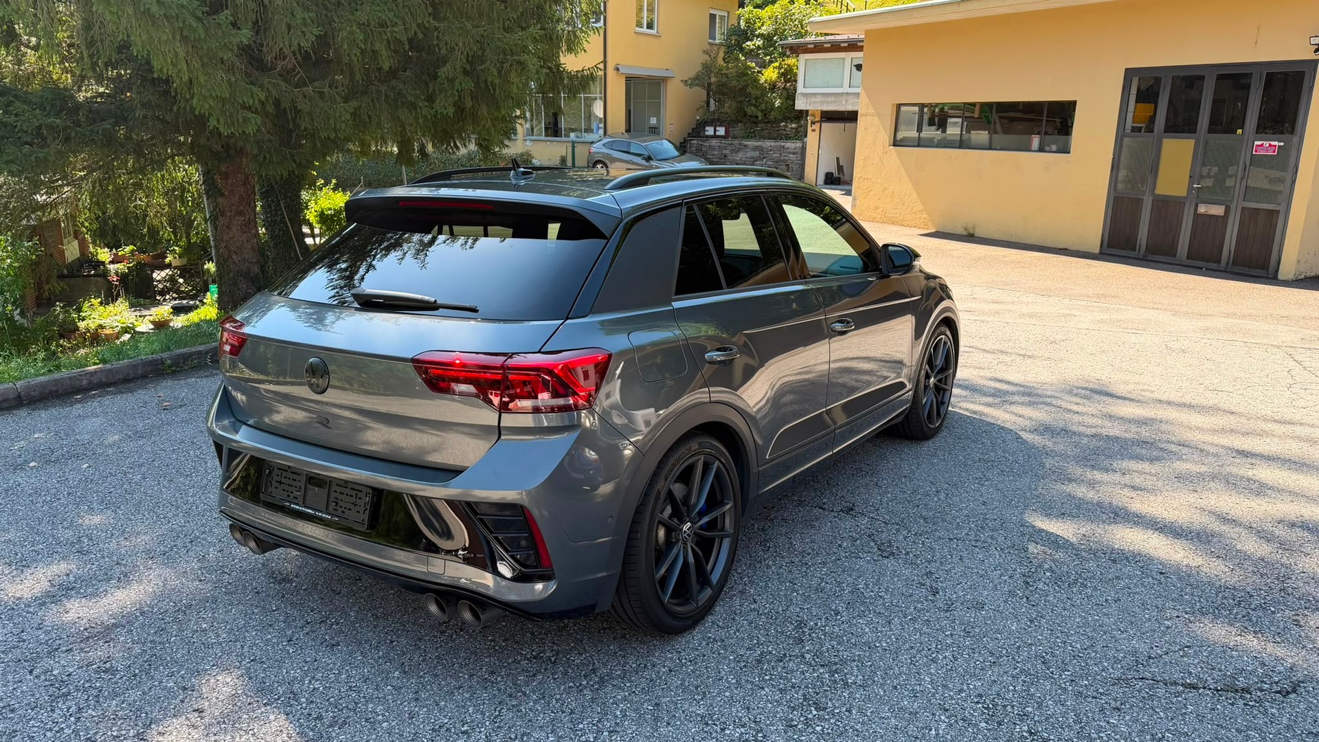 VW T-Roc 2.0 TSI R DSG 4Motion-image-6