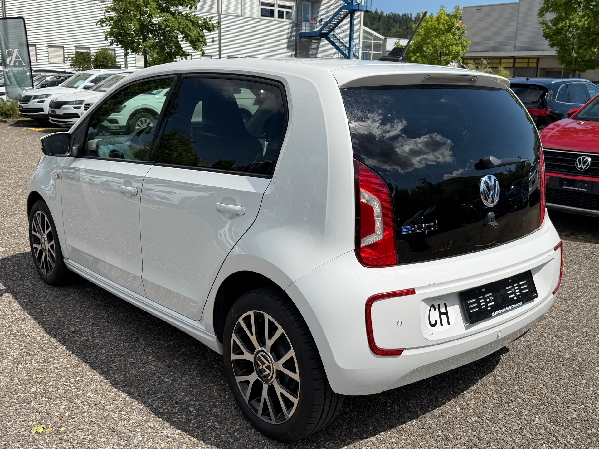 VW e-Up-showroom-element-2