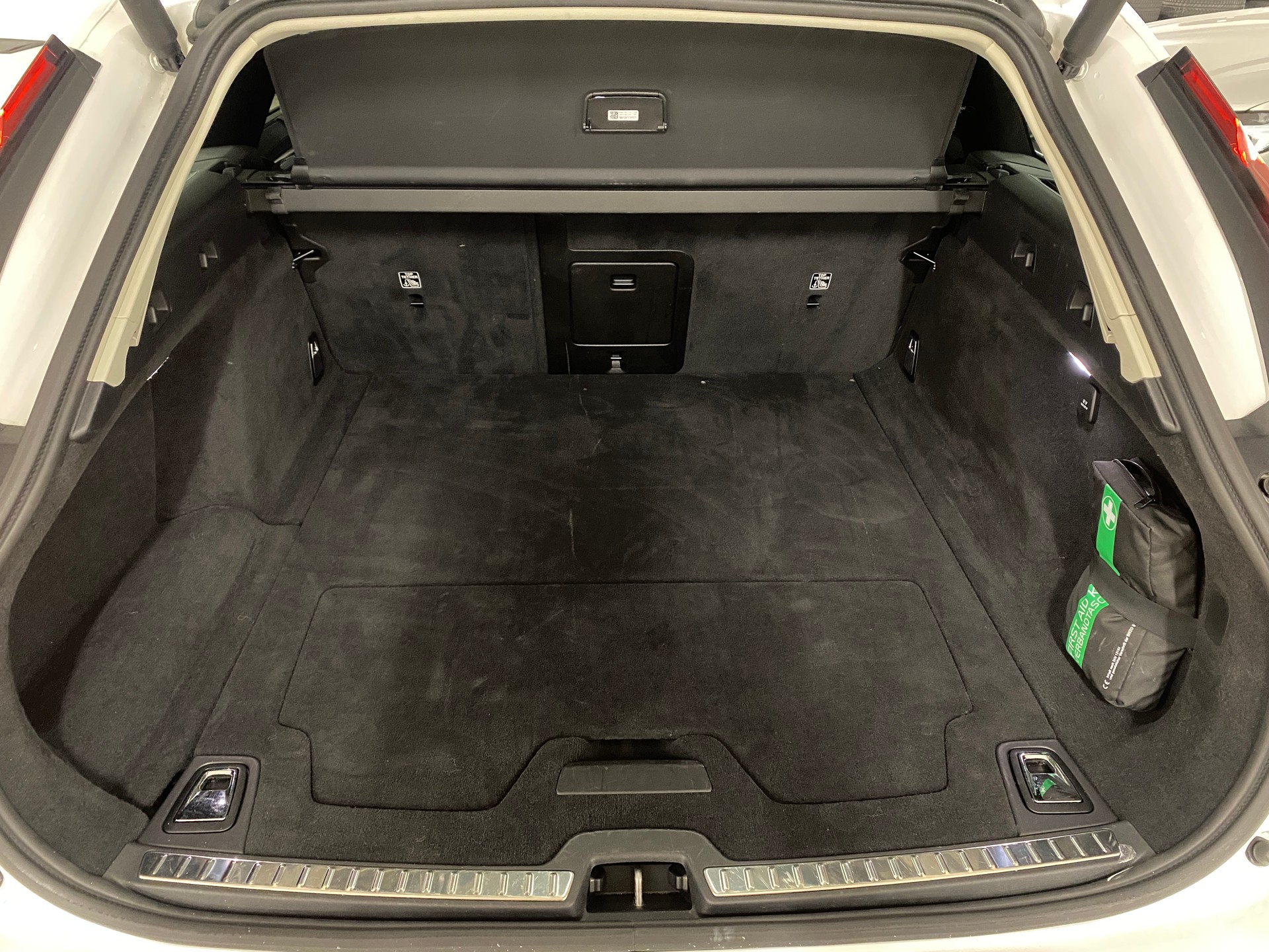 VOLVO V90 Cross Country 2.0 B5 Plus AWD-image-14