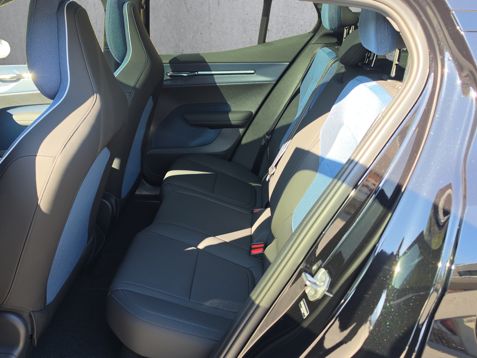 VOLVO VOLVO EX30 Black Edition Ultra XCENTRIC P8 AWD-image-15