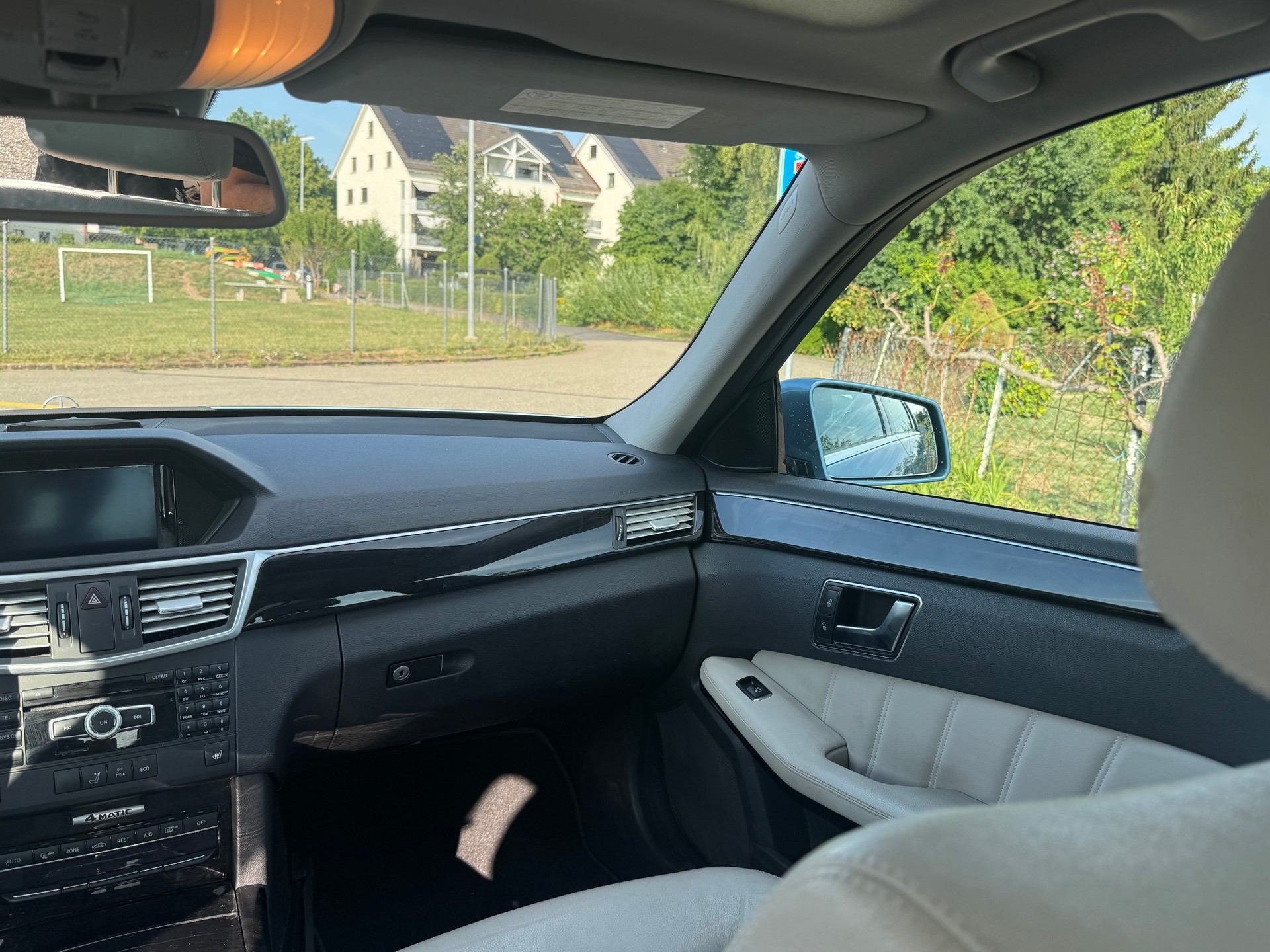 MERCEDES-BENZ E 250 CDI BlueEfficiency 4Matic 7G-Tronic-image-11