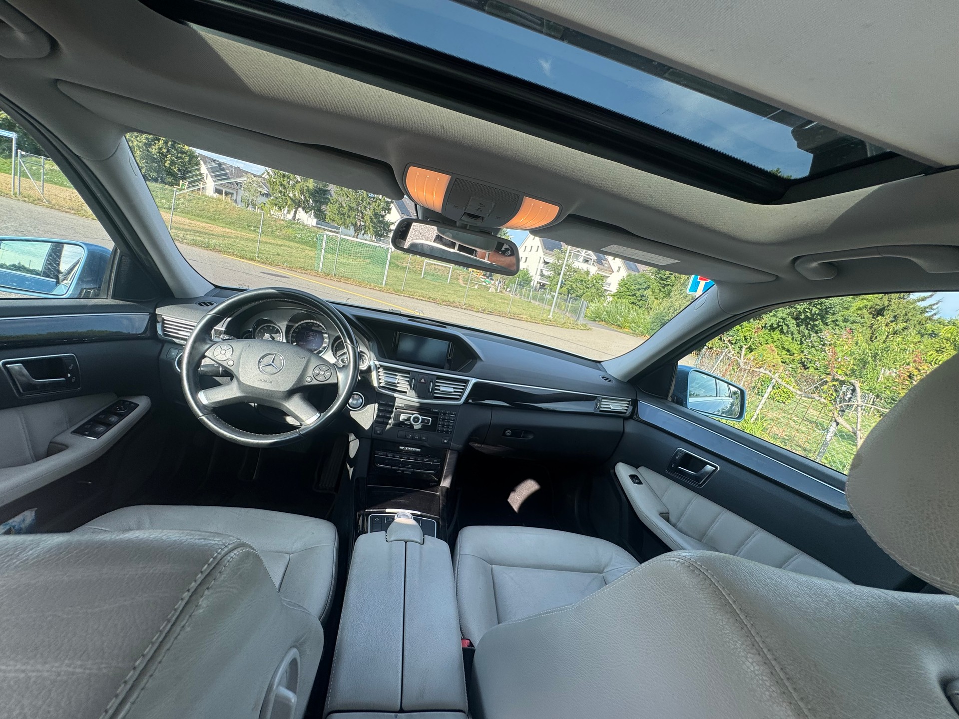 MERCEDES-BENZ E 250 CDI BlueEfficiency 4Matic 7G-Tronic-image-9
