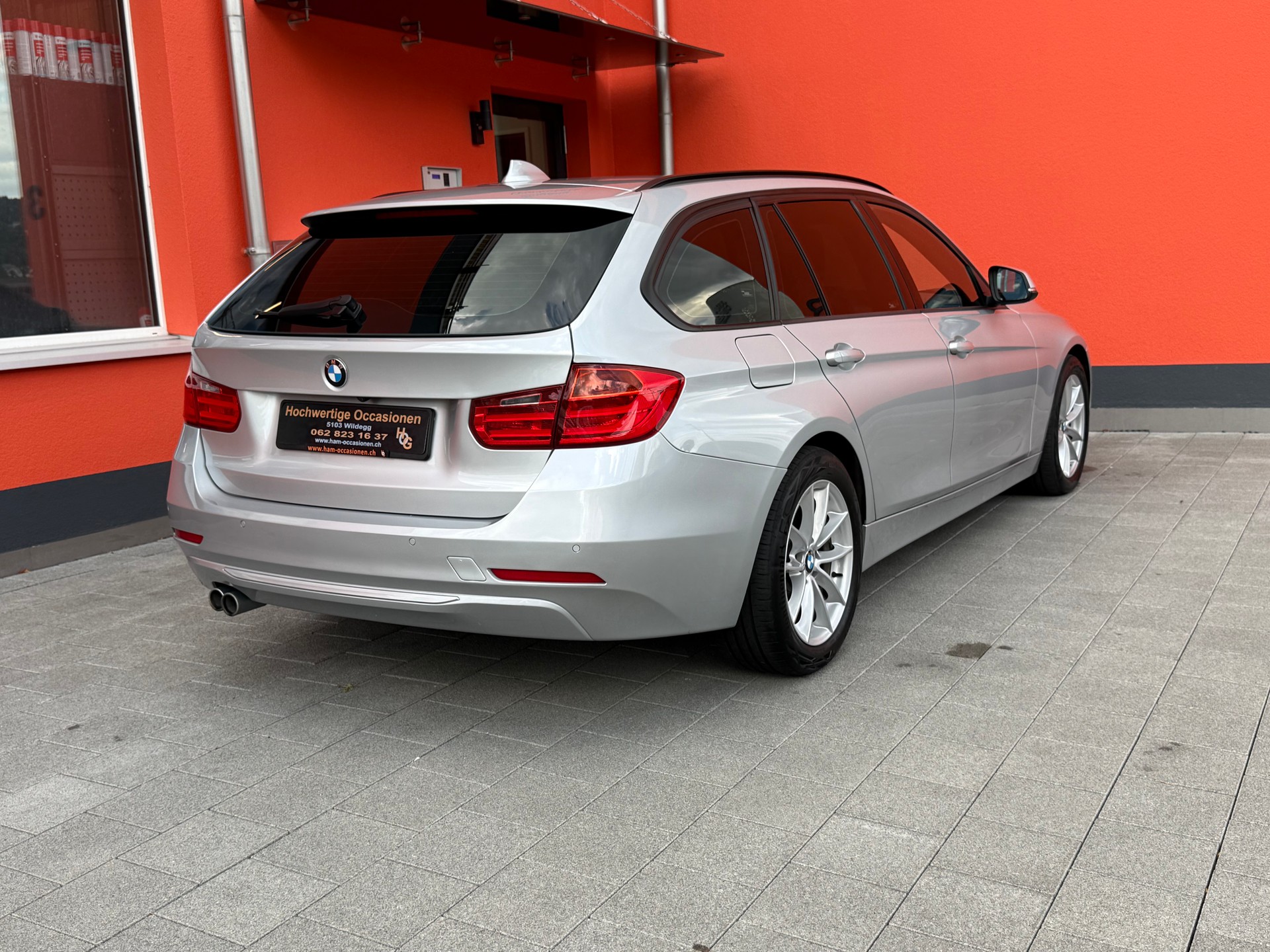 BMW 330d xDrive Touring Modern Line Steptronic-showroom-element-2