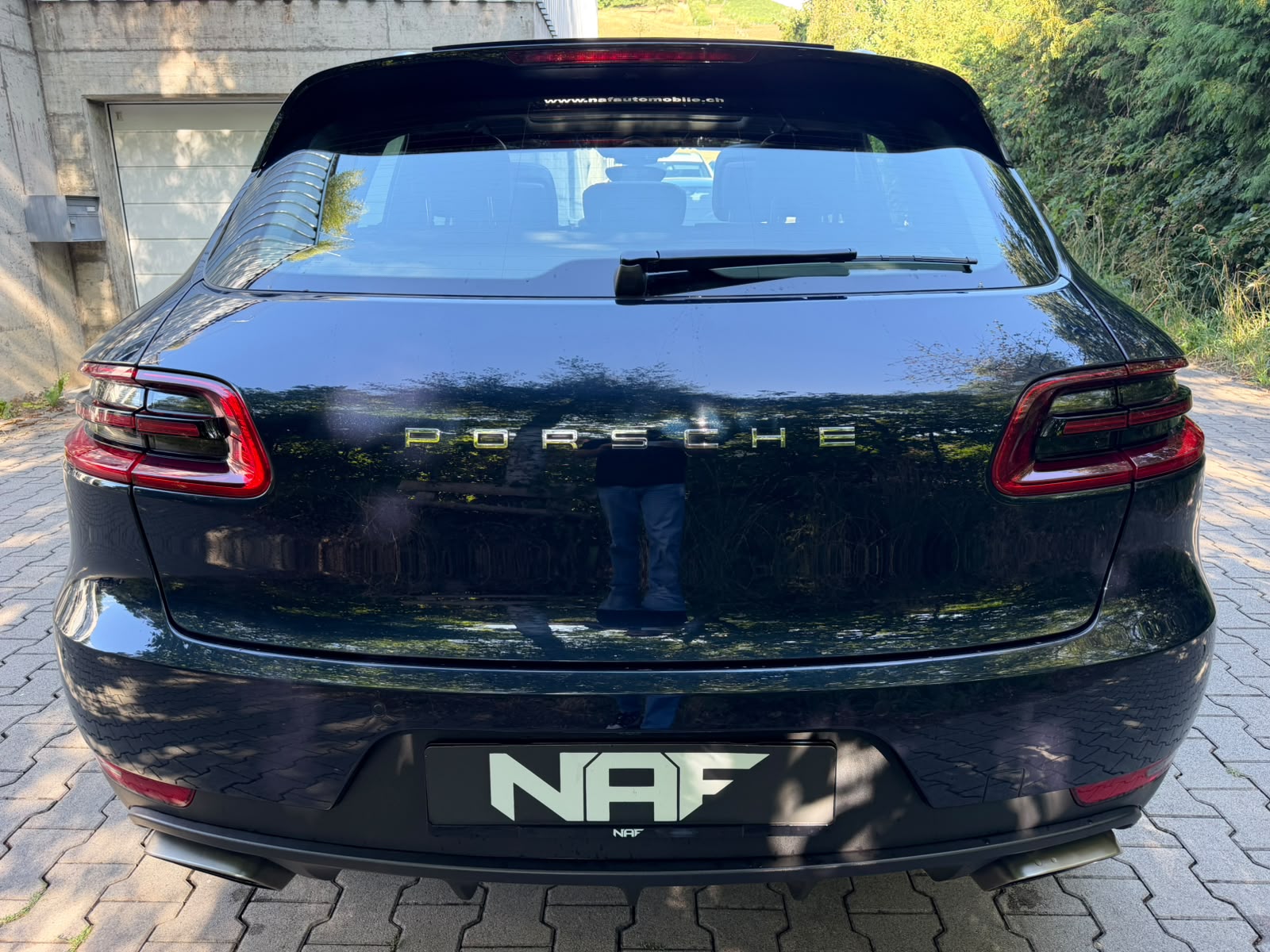 PORSCHE Macan PDK-showroom-element-3