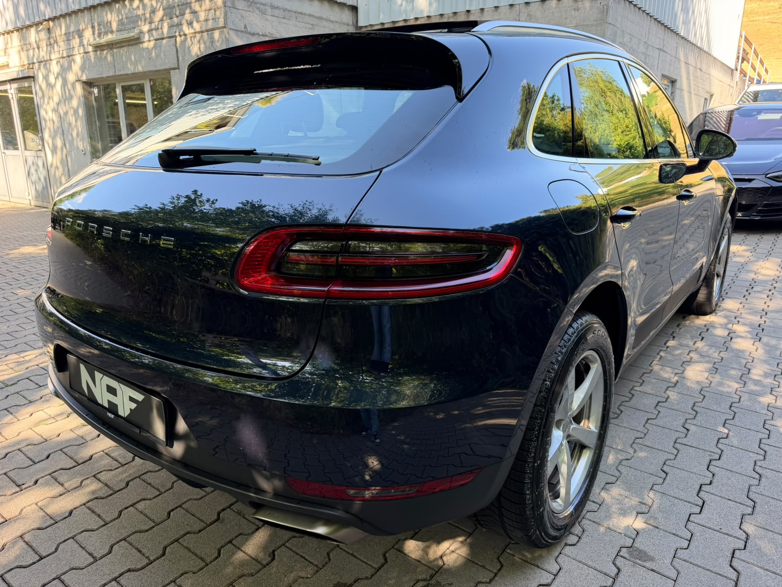 PORSCHE Macan PDK-image-4
