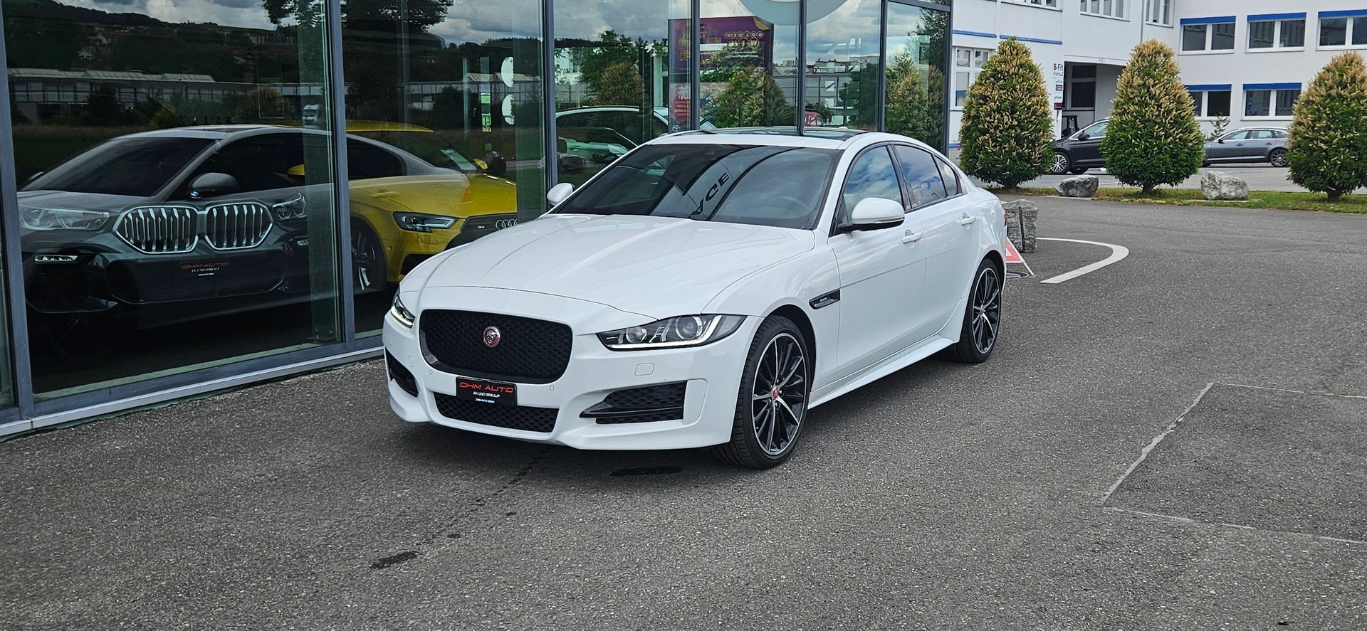 JAGUAR XE 20d R-Sport AWD Automat-image-1