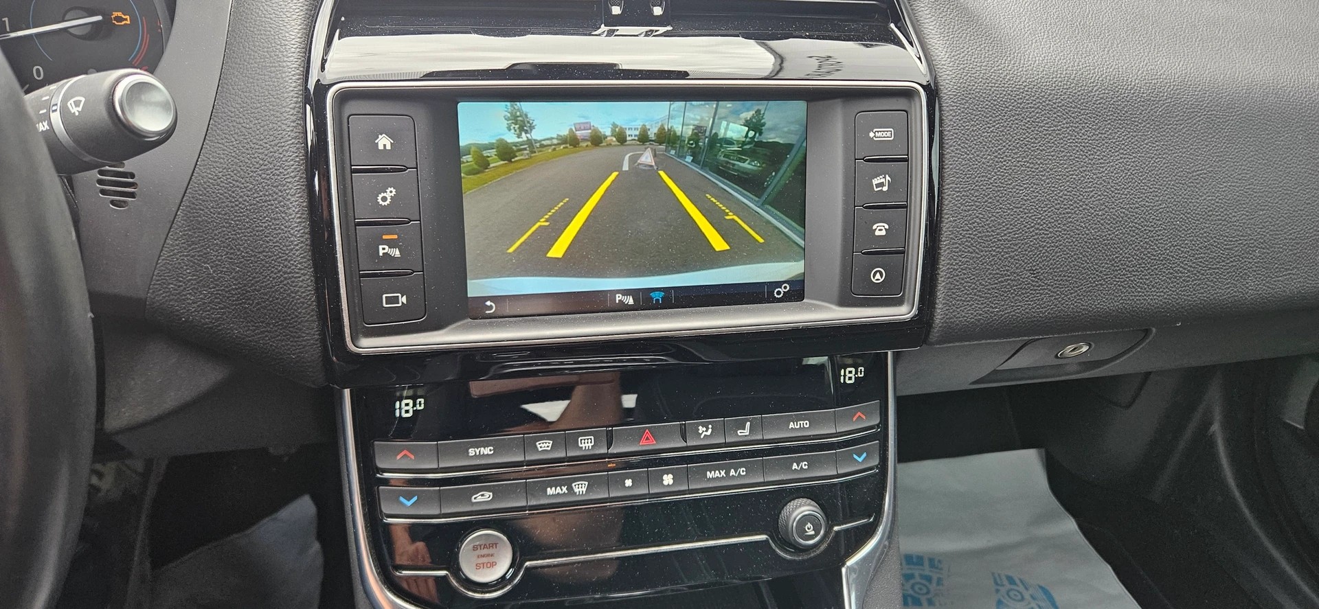 JAGUAR XE 20d R-Sport AWD Automat-image-10