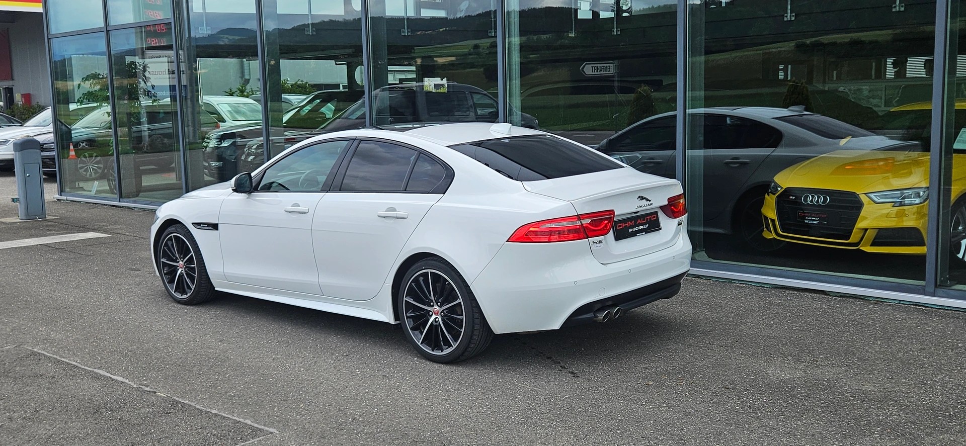 JAGUAR XE 20d R-Sport AWD Automat-image-4