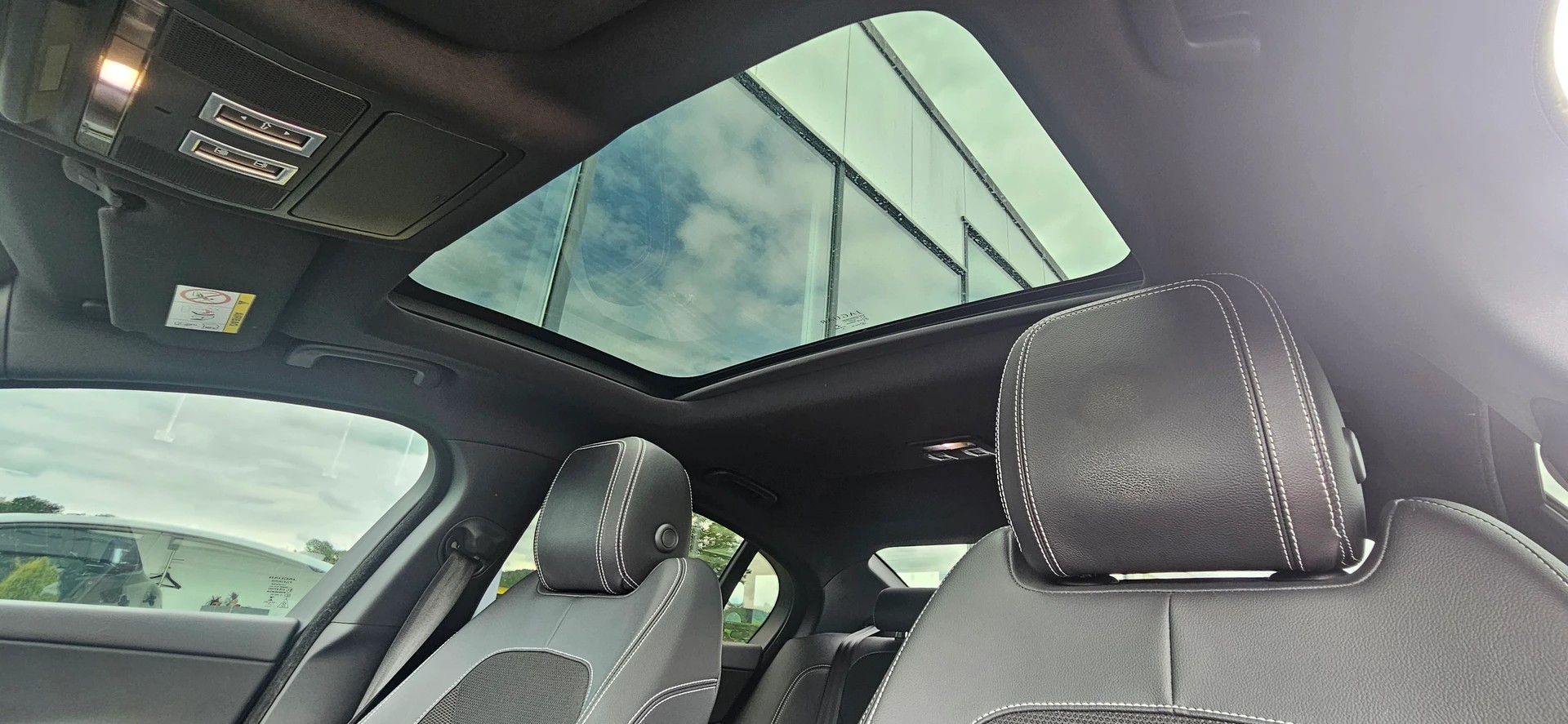 JAGUAR XE 20d R-Sport AWD Automat-image-11