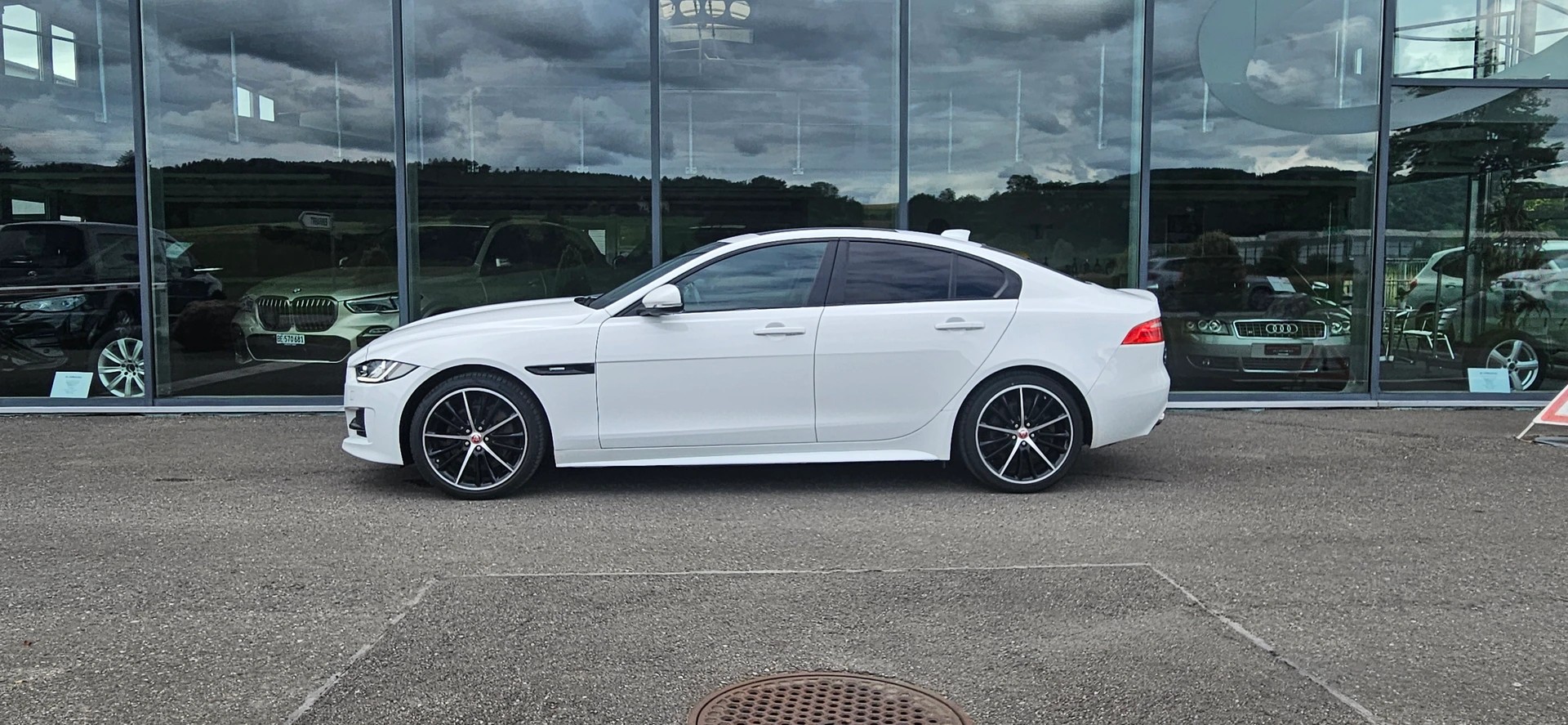 JAGUAR XE 20d R-Sport AWD Automat-image-0