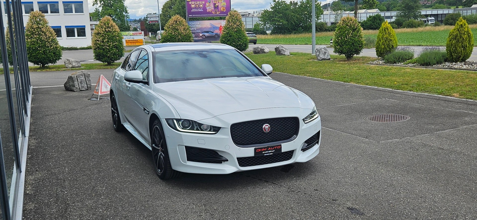 JAGUAR XE 20d R-Sport AWD Automat-image-3