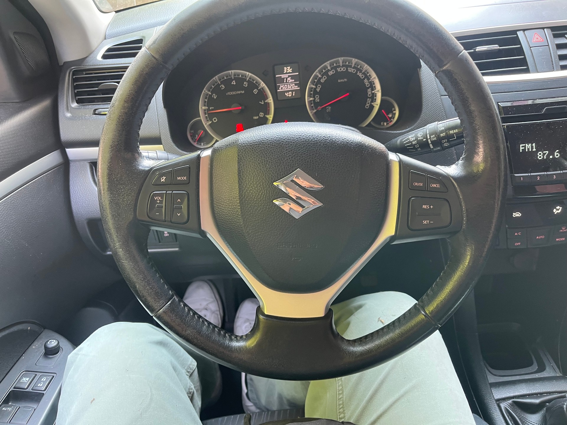 SUZUKI Swift 1.2i 16V GL Top 4x4-image-9