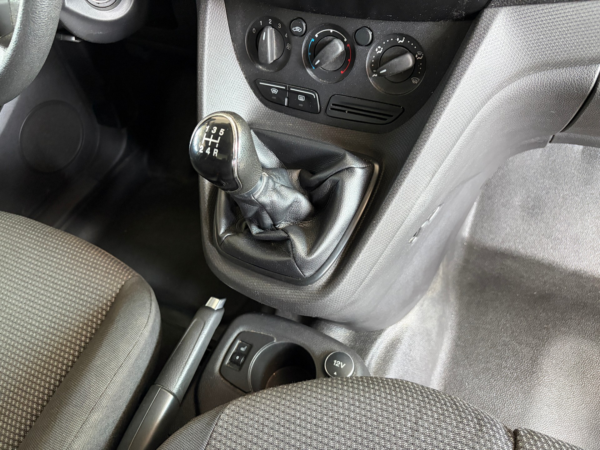 FORD Transit Connect Van T220 1.6 TDCi Trend-image-9