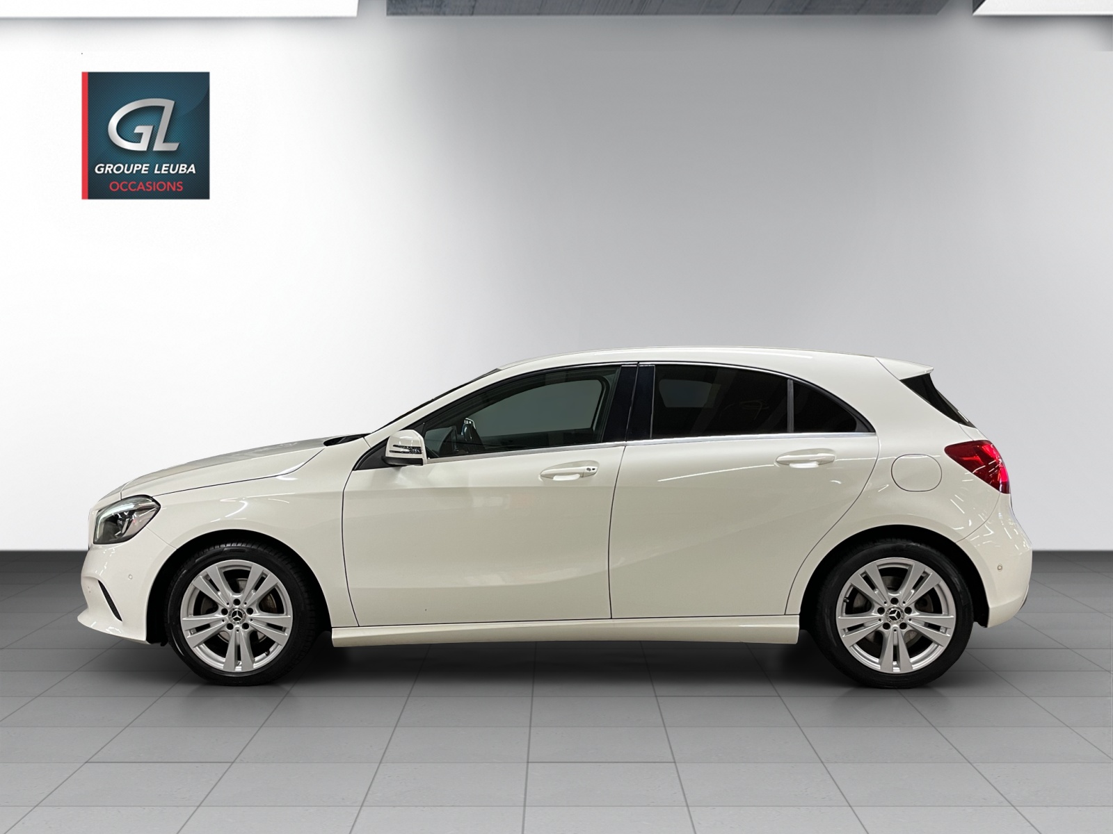MERCEDES-BENZ A 220 4Matic 7G-DCT-image-2