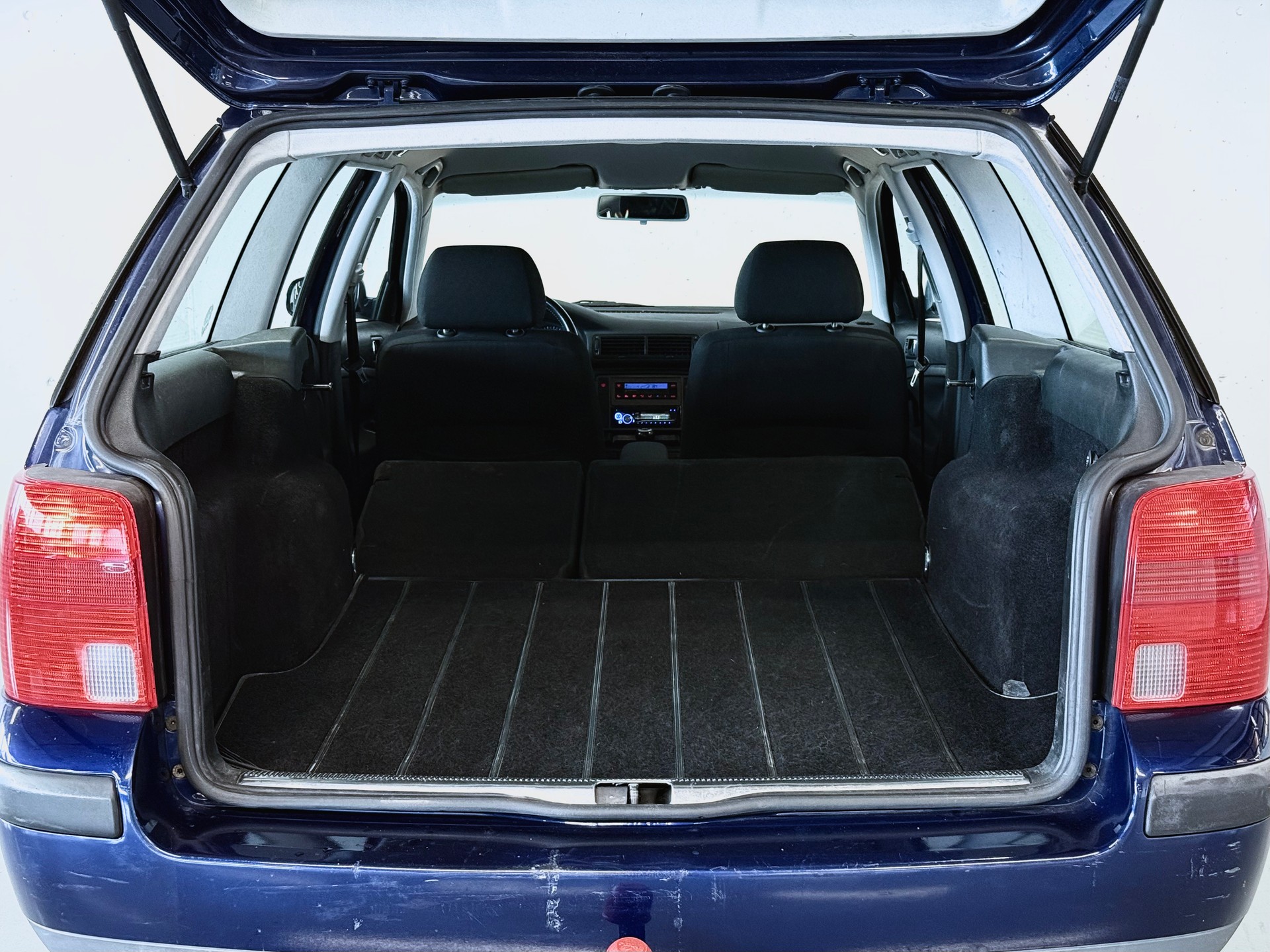 VW Passat Variant 2.3 VR5 | SELTENER 5-ZYLINDER | ALLRAD | MANUELL | 8-FACH BEREIFUNG-image-7