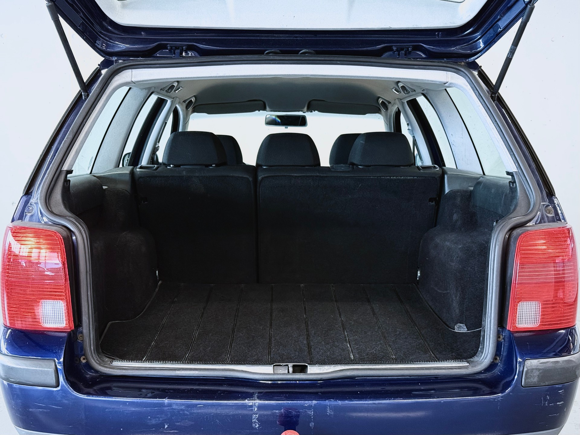 VW Passat Variant 2.3 VR5 | SELTENER 5-ZYLINDER | ALLRAD | MANUELL | 8-FACH BEREIFUNG-image-6