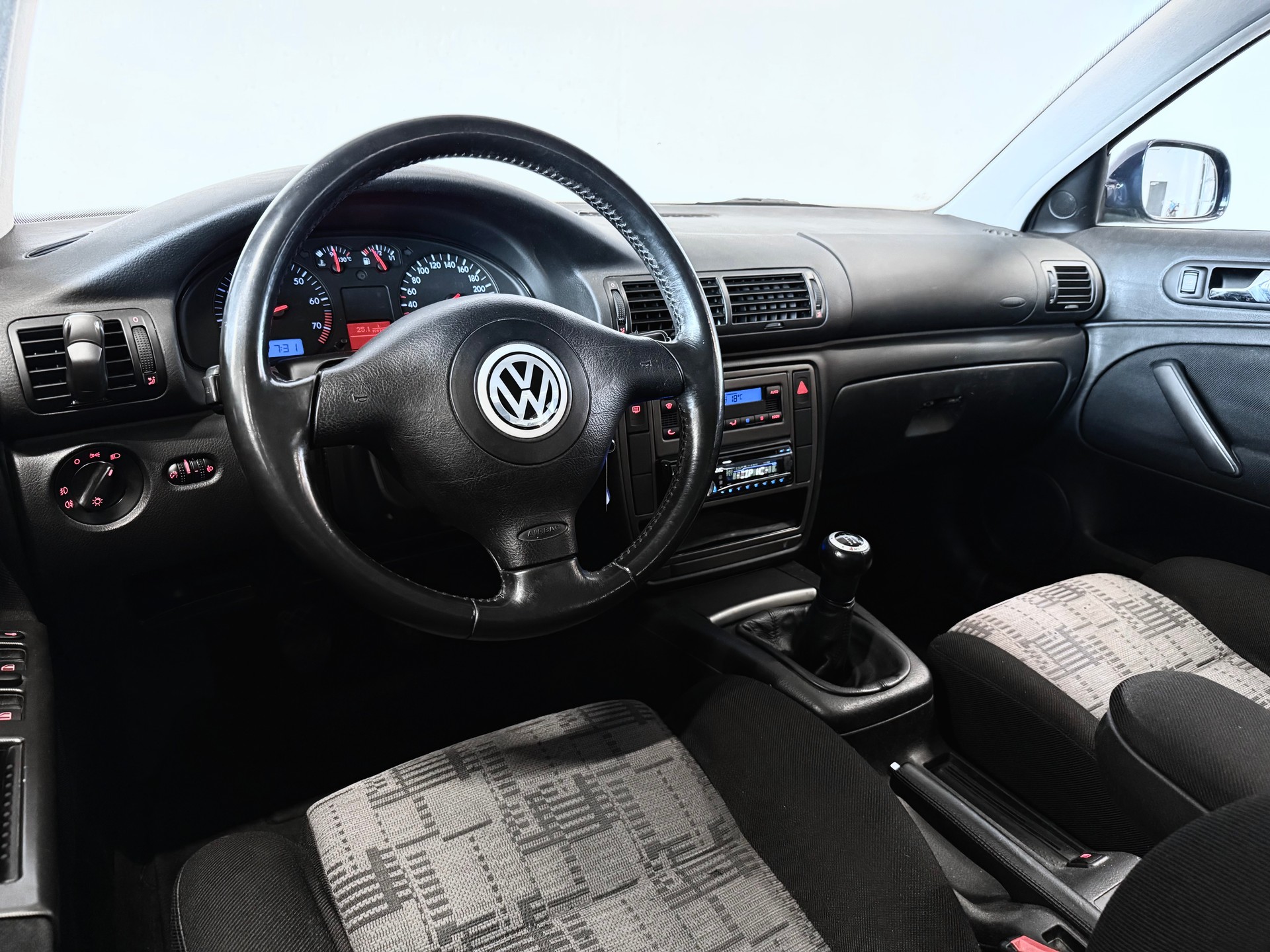 VW Passat Variant 2.3 VR5 | SELTENER 5-ZYLINDER | ALLRAD | MANUELL | 8-FACH BEREIFUNG-image-9