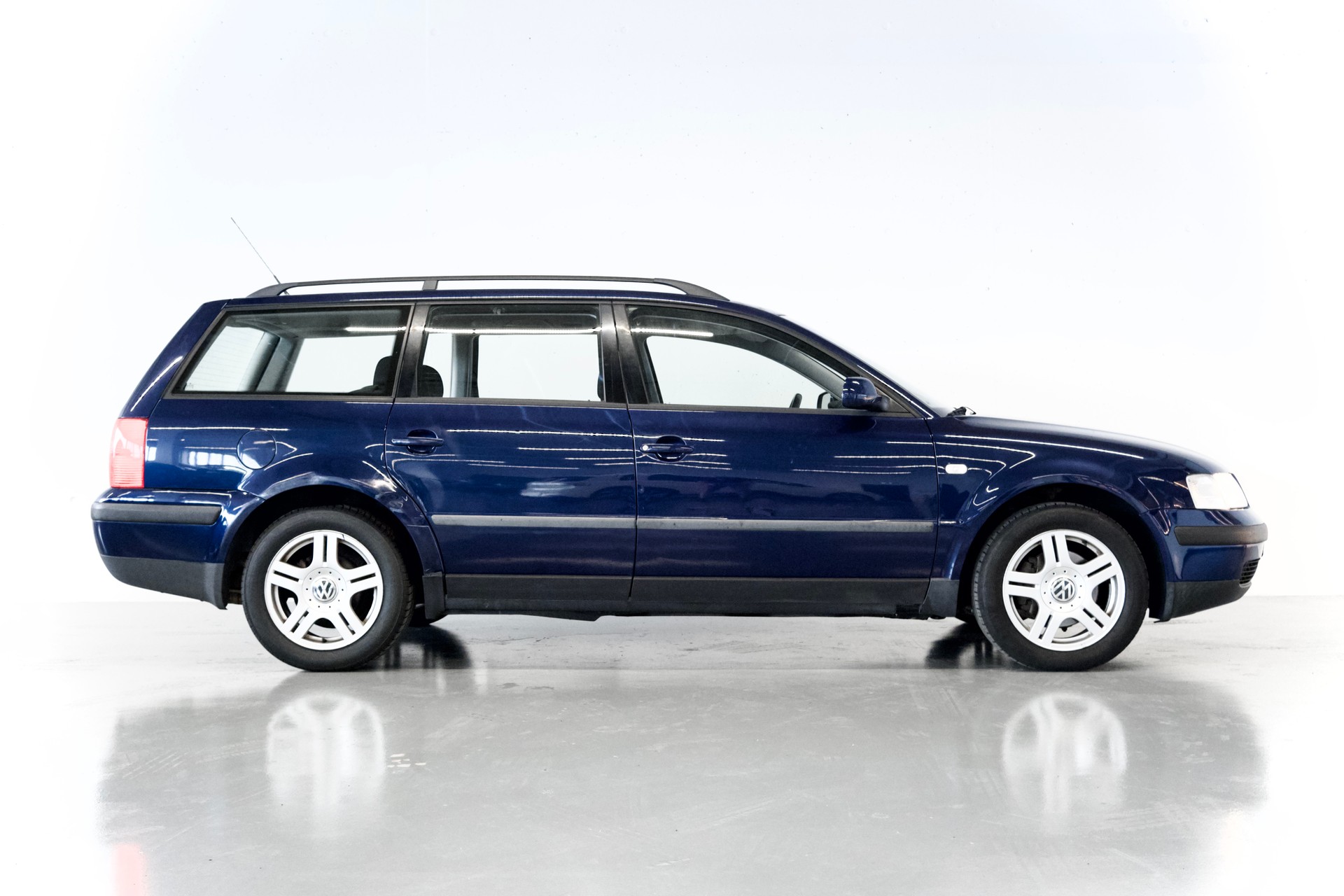 VW Passat Variant 2.3 VR5 | SELTENER 5-ZYLINDER | ALLRAD | MANUELL | 8-FACH BEREIFUNG-image-3