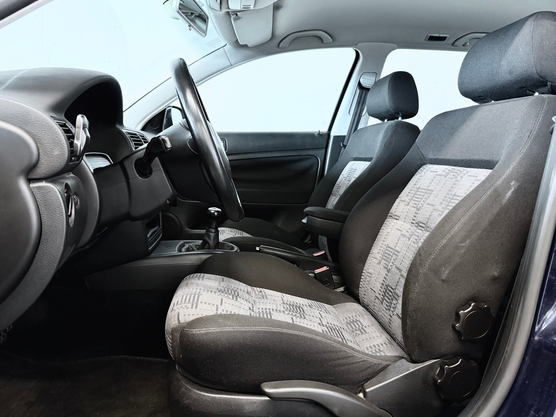 VW Passat Variant 2.3 VR5 | SELTENER 5-ZYLINDER | ALLRAD | MANUELL | 8-FACH BEREIFUNG-image-10