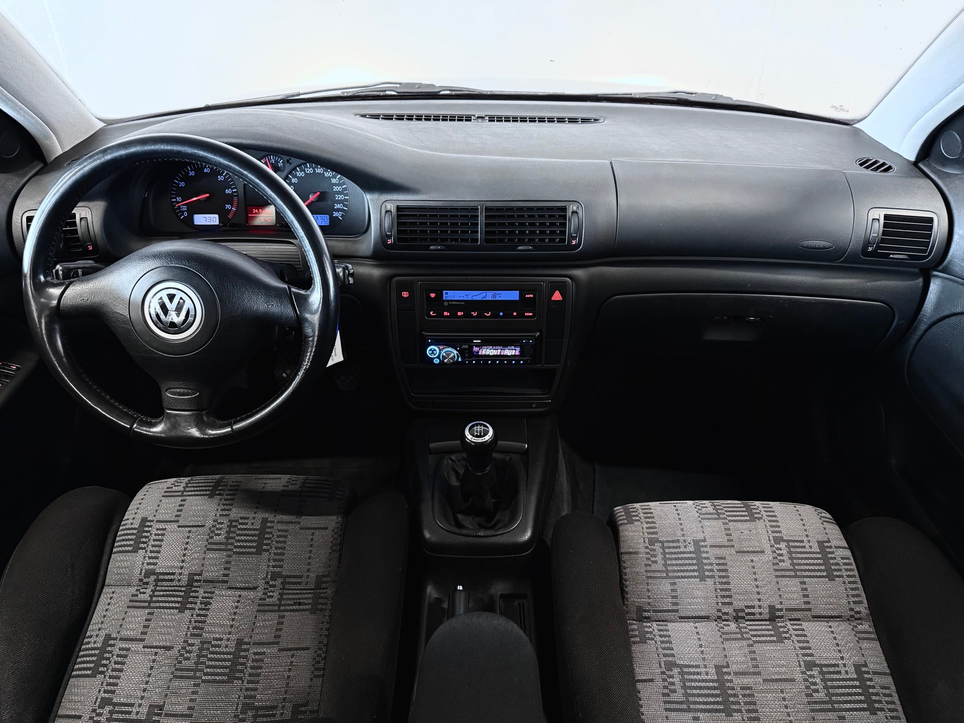 VW Passat Variant 2.3 VR5 | SELTENER 5-ZYLINDER | ALLRAD | MANUELL | 8-FACH BEREIFUNG-image-11