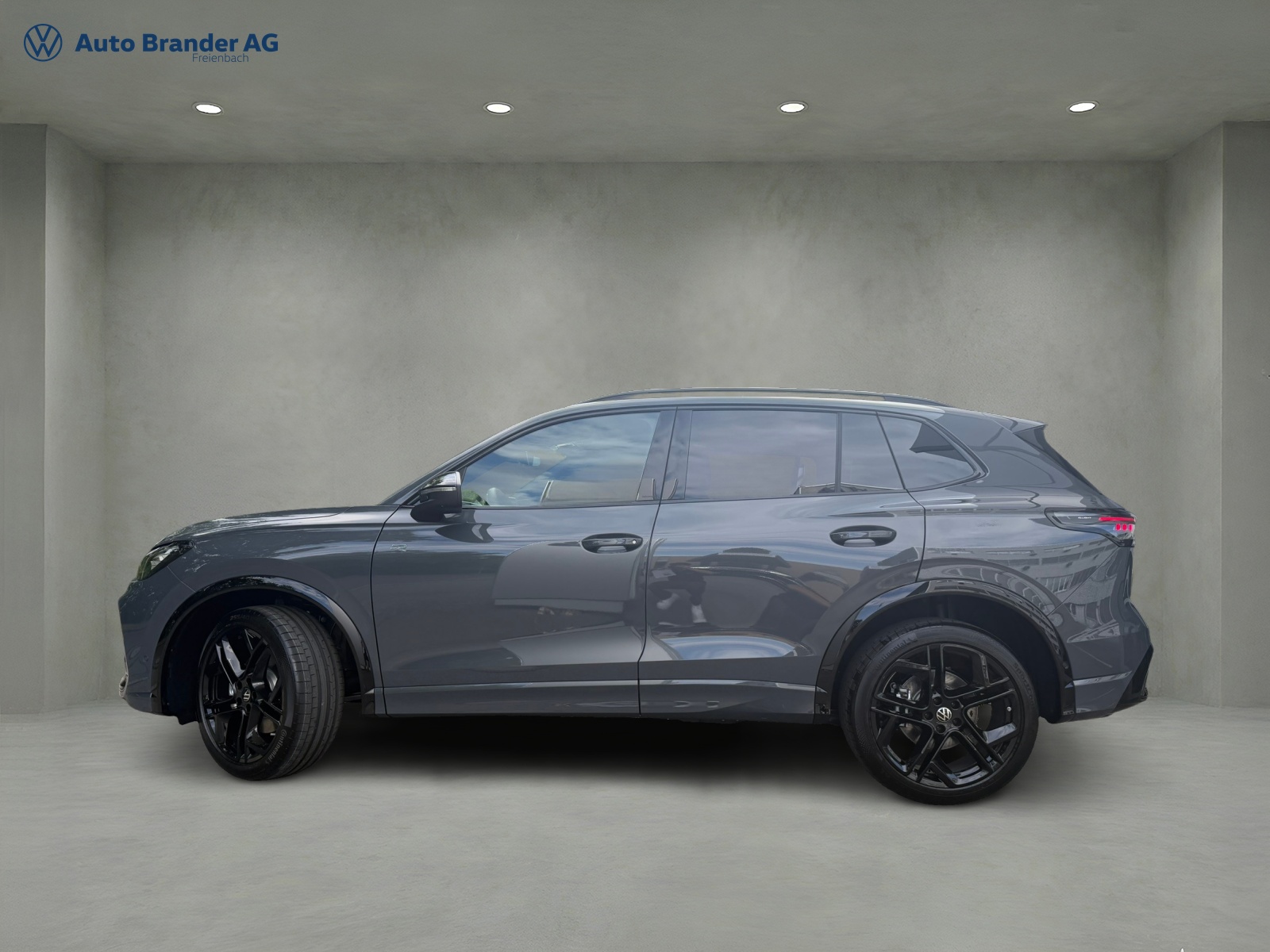 VW Tiguan 2.0 TSI DSG R-Line Plus 4Motion-showroom-element-3