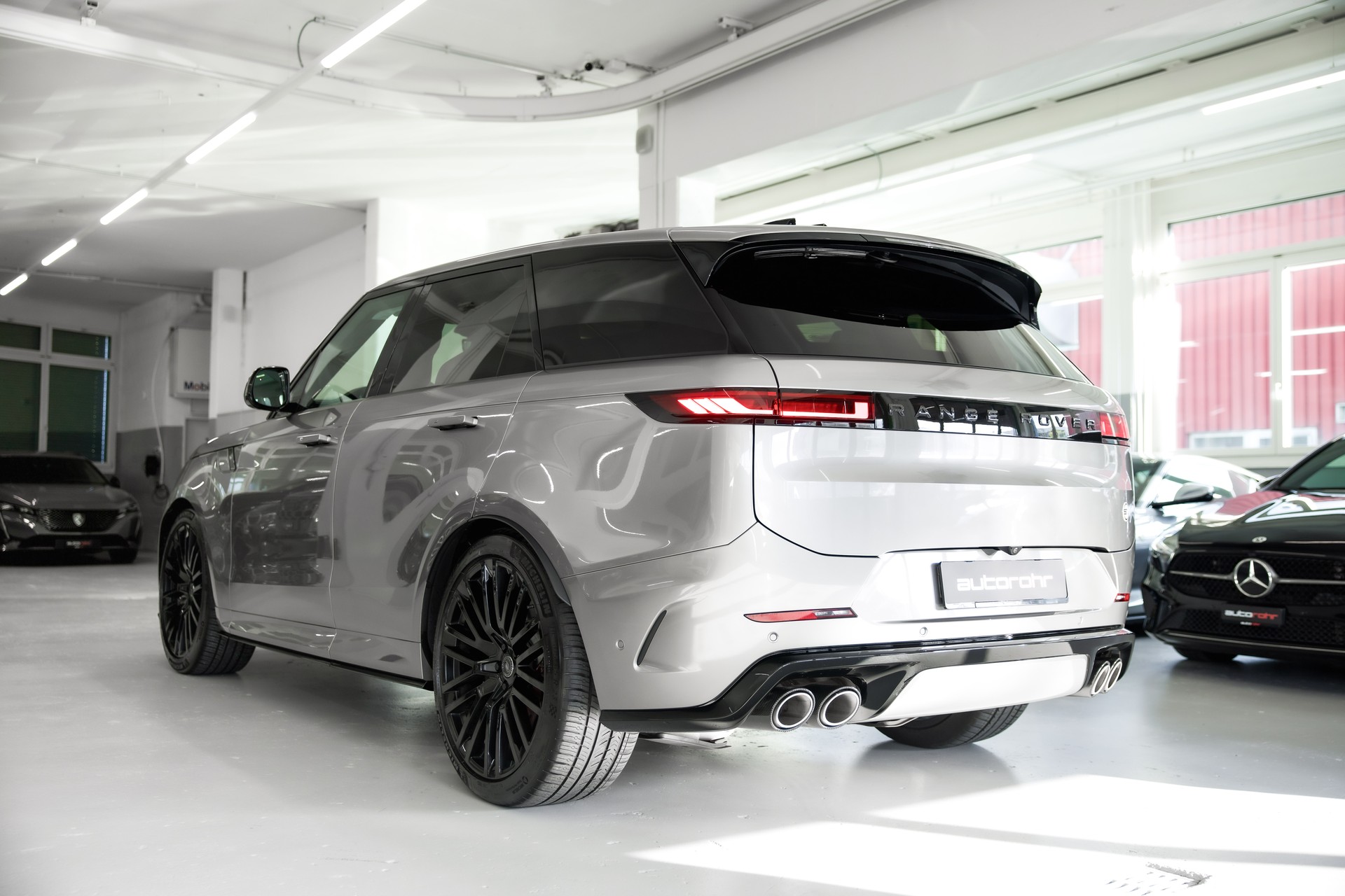 LAND ROVER Range Rover Sport P635 4.4 V8 SV Edition One Carbon-image-6