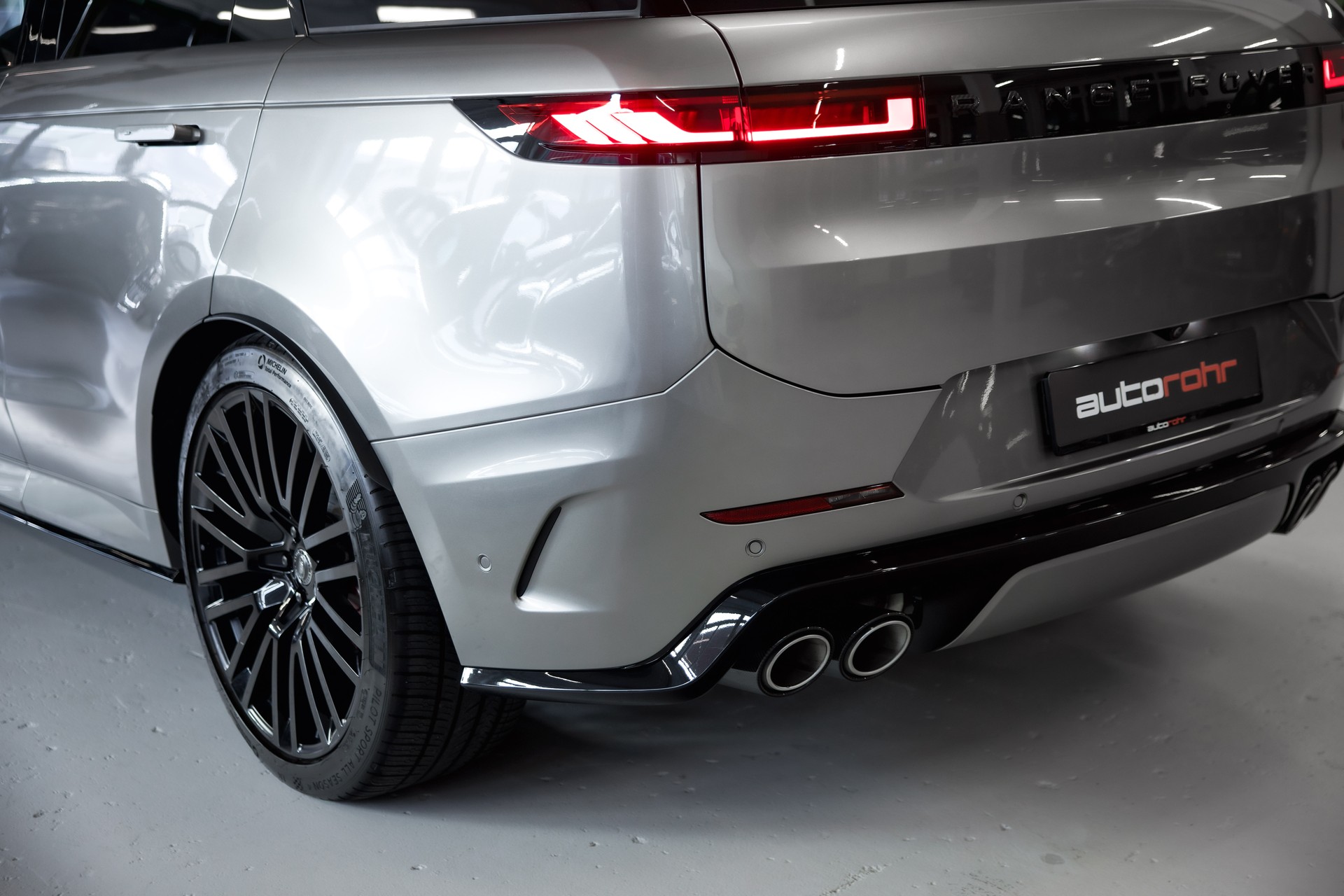 LAND ROVER Range Rover Sport P635 4.4 V8 SV Edition One Carbon-image-15