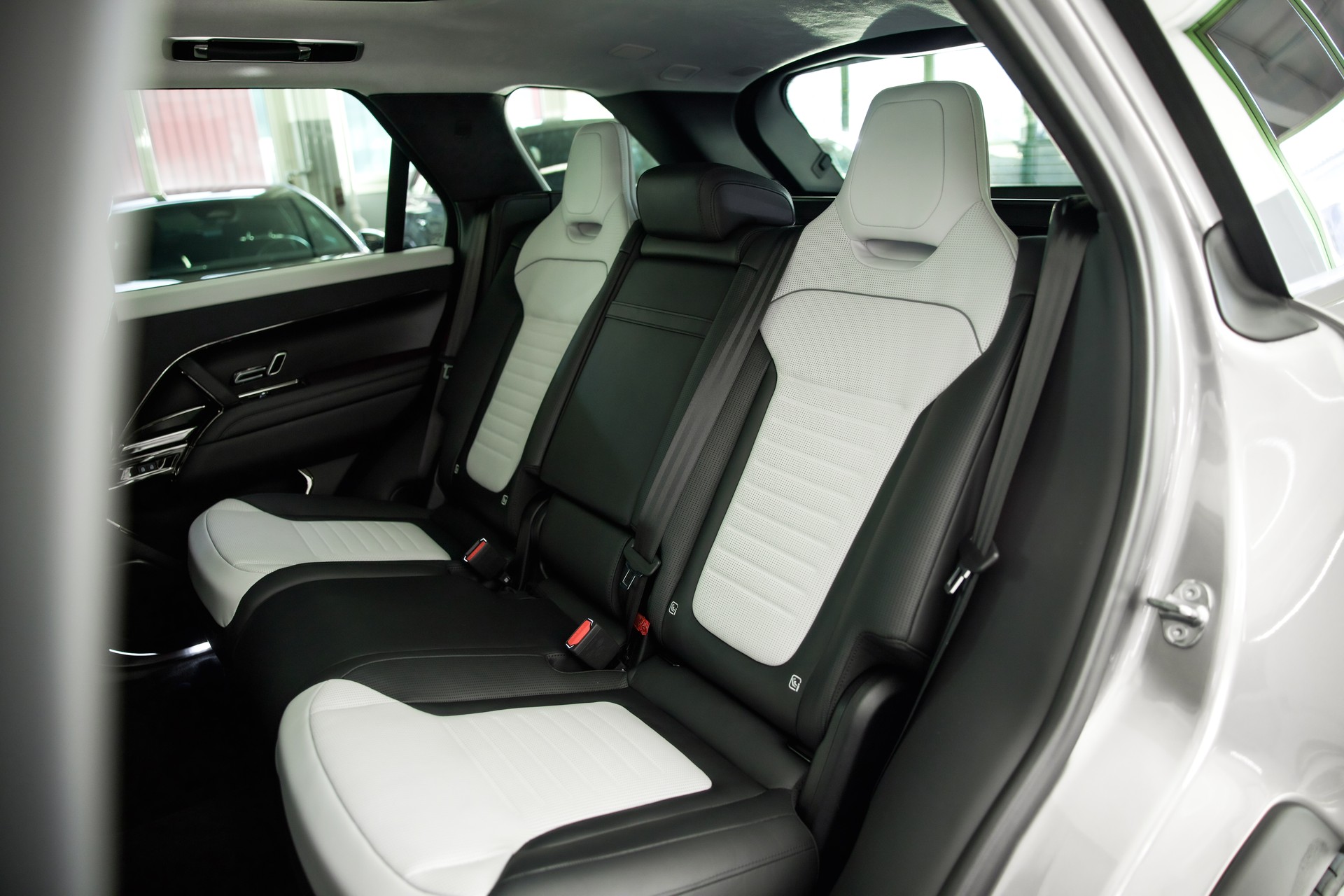 LAND ROVER Range Rover Sport P635 4.4 V8 SV Edition One Carbon-image-25