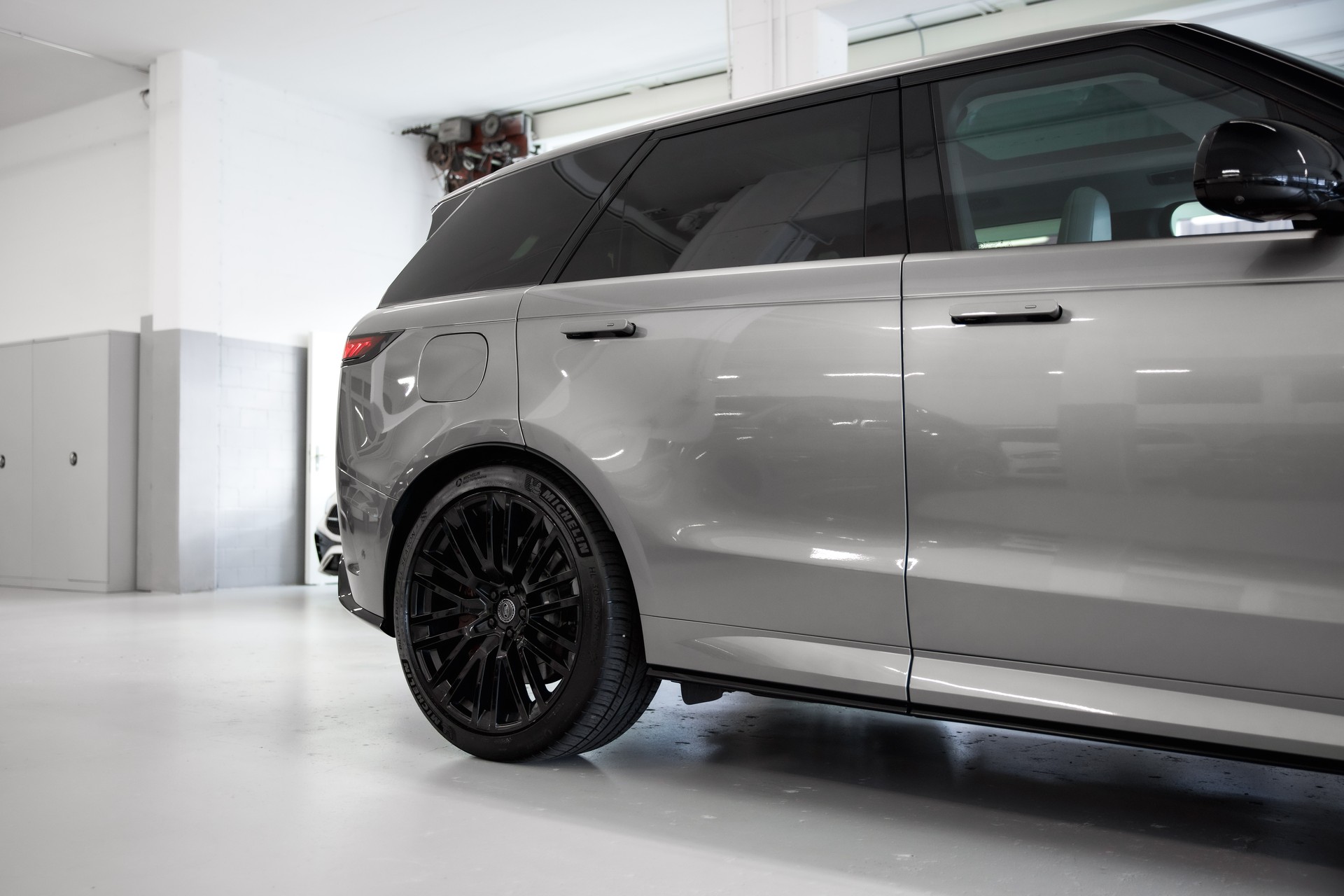 LAND ROVER Range Rover Sport P635 4.4 V8 SV Edition One Carbon-image-13