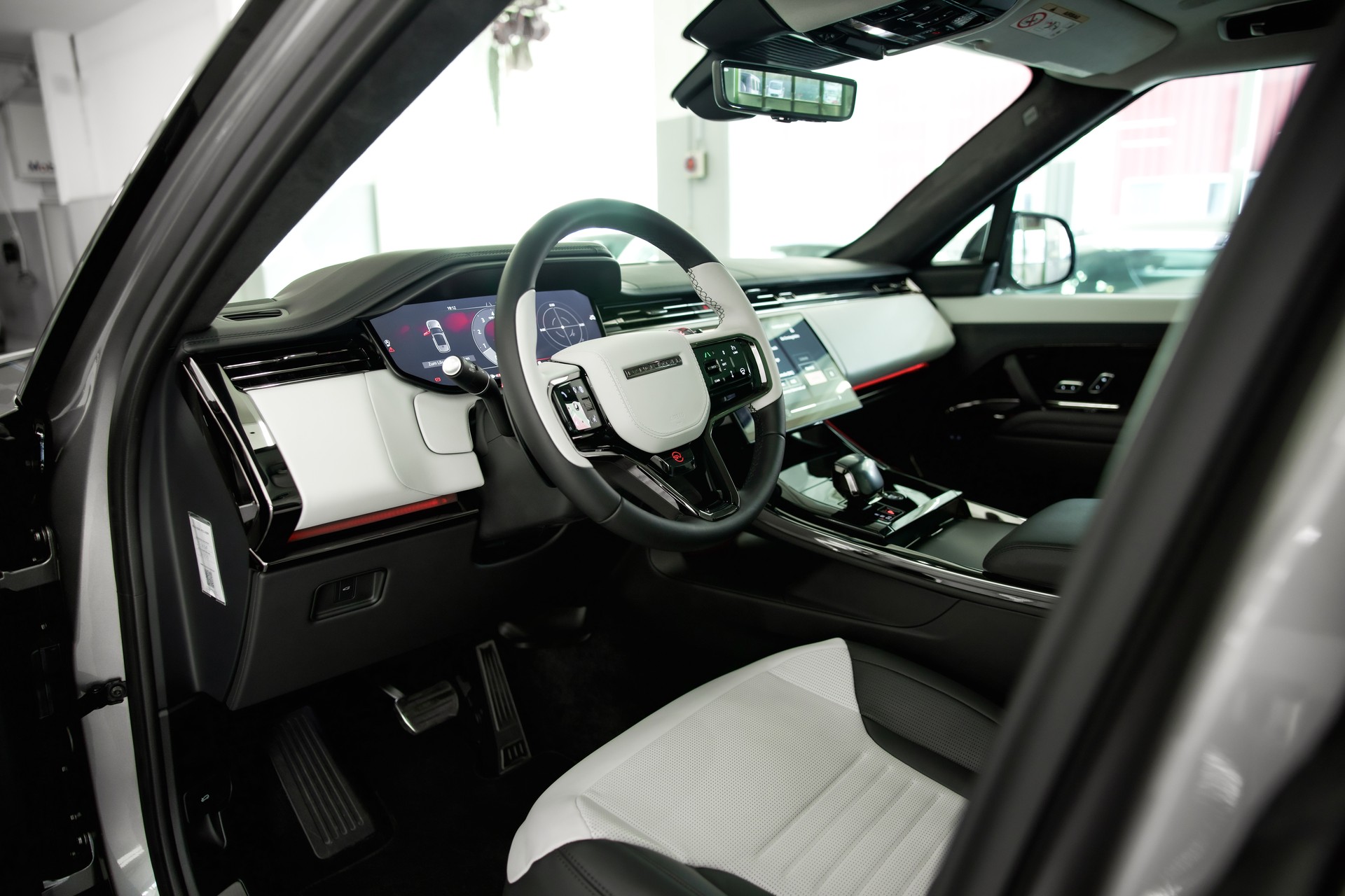 LAND ROVER Range Rover Sport P635 4.4 V8 SV Edition One Carbon-image-20