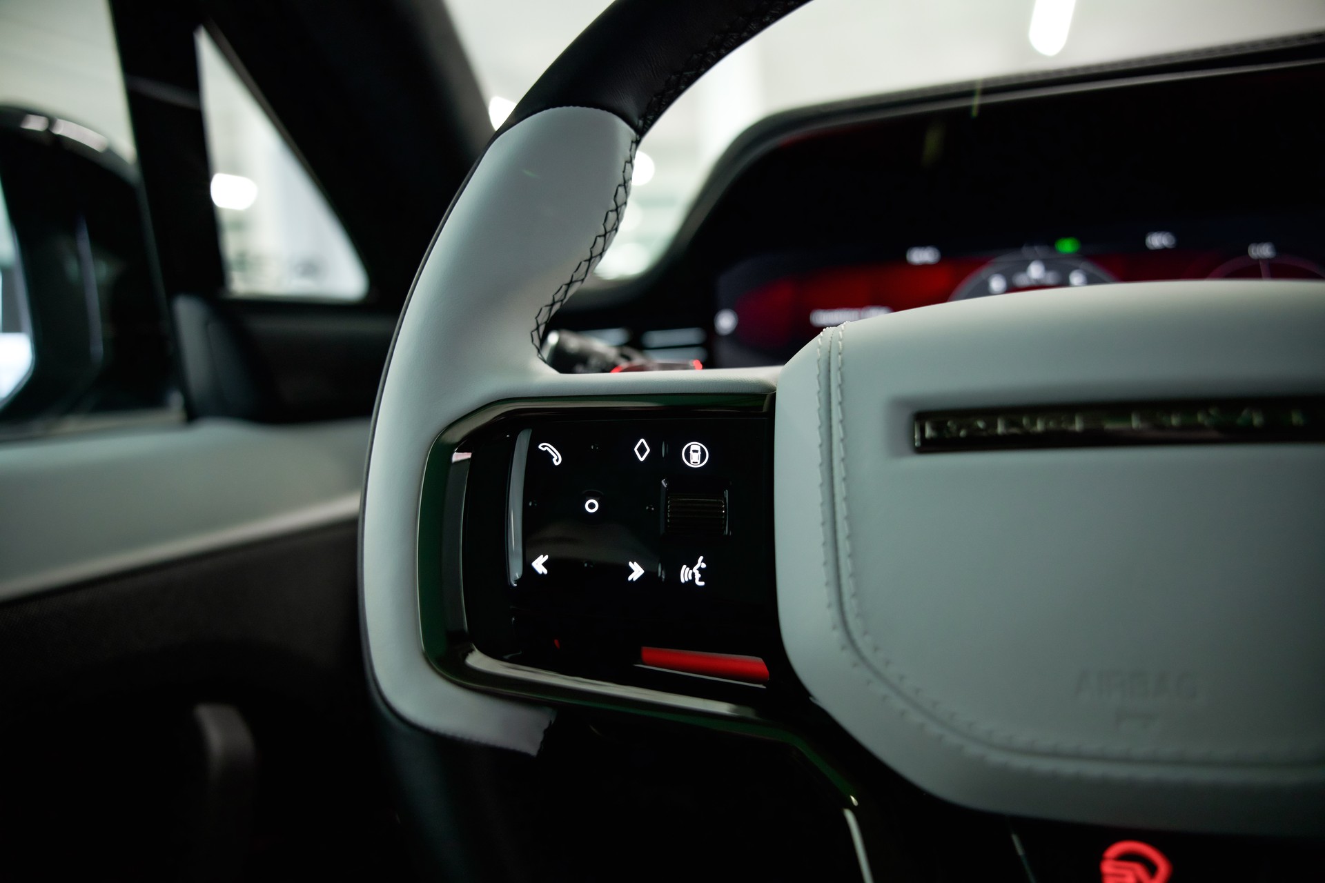 LAND ROVER Range Rover Sport P635 4.4 V8 SV Edition One Carbon-image-38